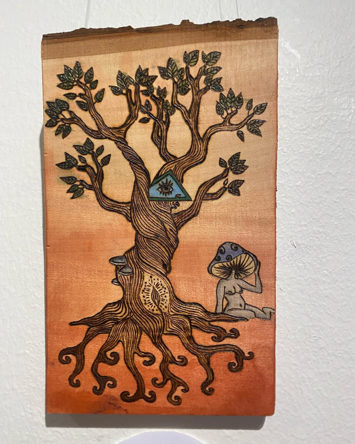 🌳 Yggdrasil Tree of Life 🌳

The tree trunk is shaped after a woman's forms and womb.
The red earth meets the blush of dusk and reminds us of an intertwined life where we all live in symbiosis with each other 🌍✨🌱