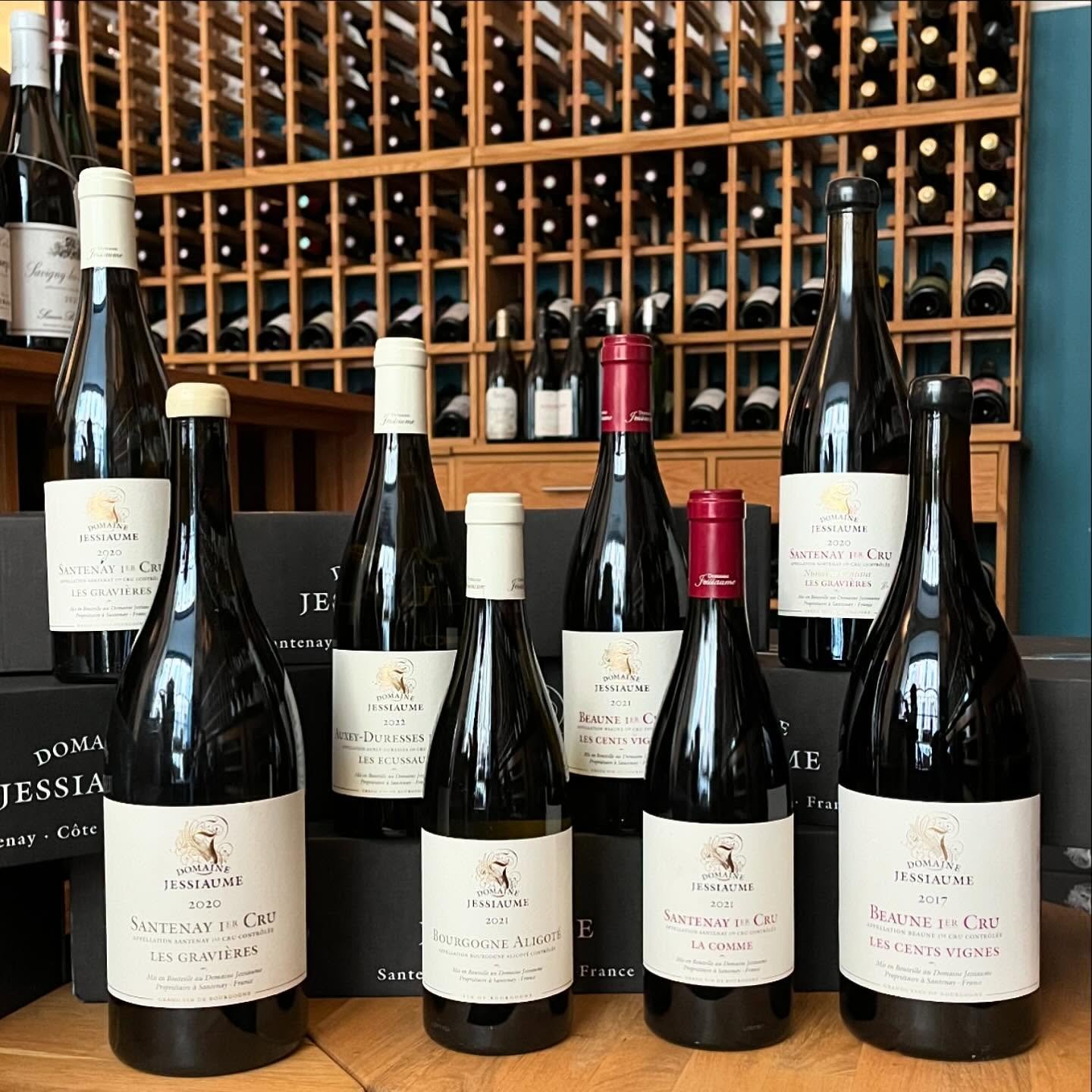 C&rsquo;est LUNDI 25 NOVEMBRE ! Nous avons la joie de vous inviter &agrave; une nouvelle &eacute;dition de la table vigneronne au Mac&eacute;o. @domainejessiaume nous fait le bonheur d&rsquo;une visite pour une soir&eacute;e automnale cette fois ci, 