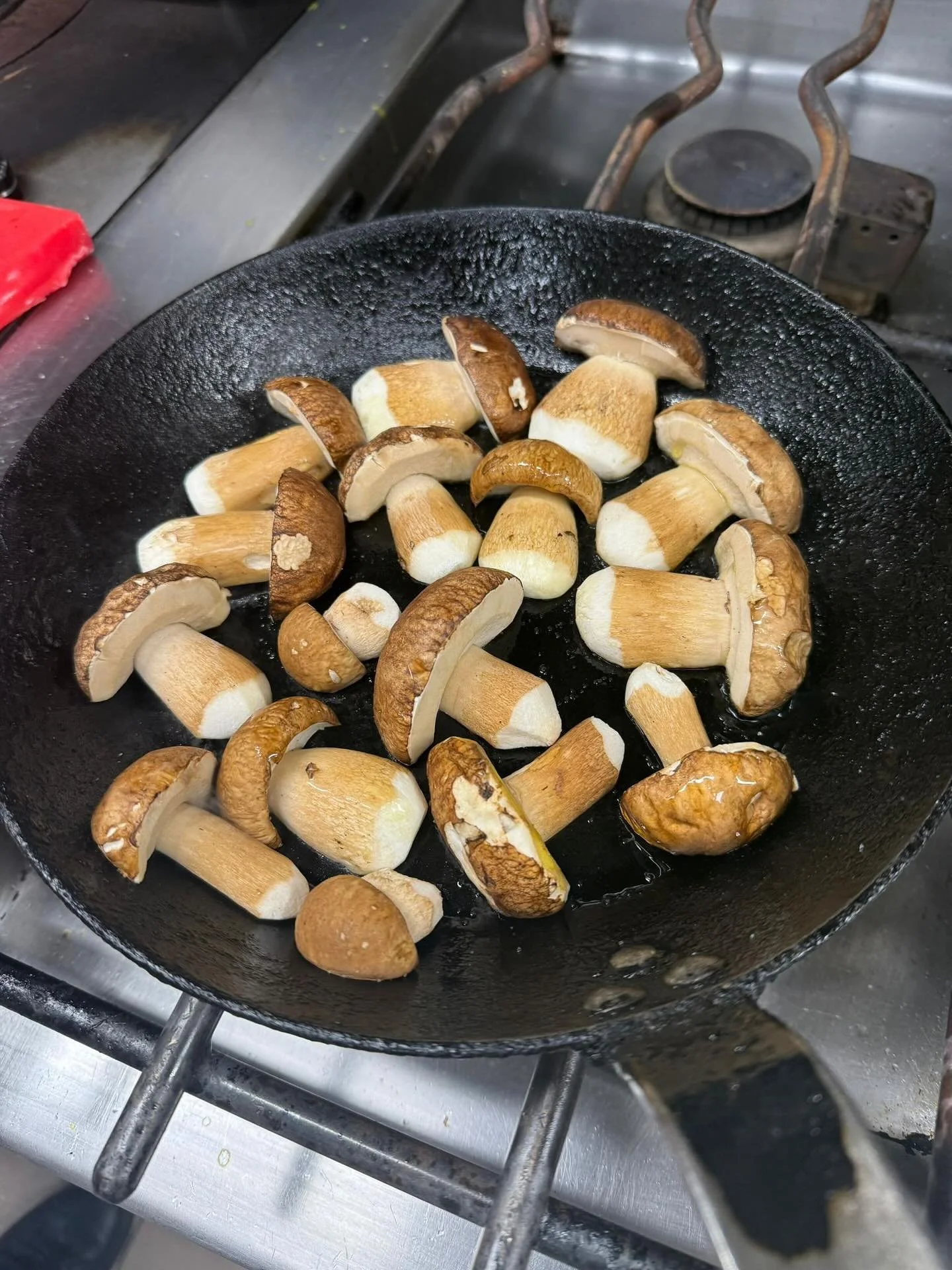 🍄&zwj;🟫A la carte ! Cepes de chez les copains 👌👌 
#champagne a #paris

#delice #cepes #cestparfait #champignons #cuisinedesaison #restaurantparis1 #baravins #palaisroyal #hoodfood #goodfriends #homemade