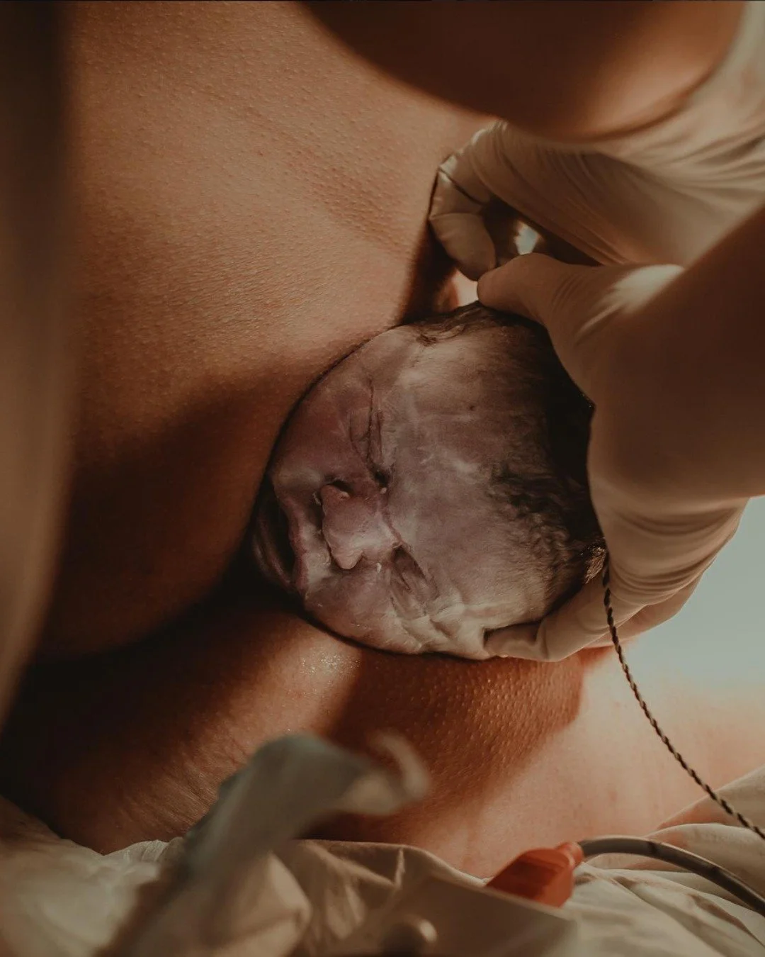 The journey doesn&rsquo;t end at birth&hellip; it begins here 🤍

In these first moments, your baby is doing something incredible - 
adjusting from the womb to the world.

New sensations. New sounds.

Birth isn&rsquo;t rushed here.
It&rsquo;s support