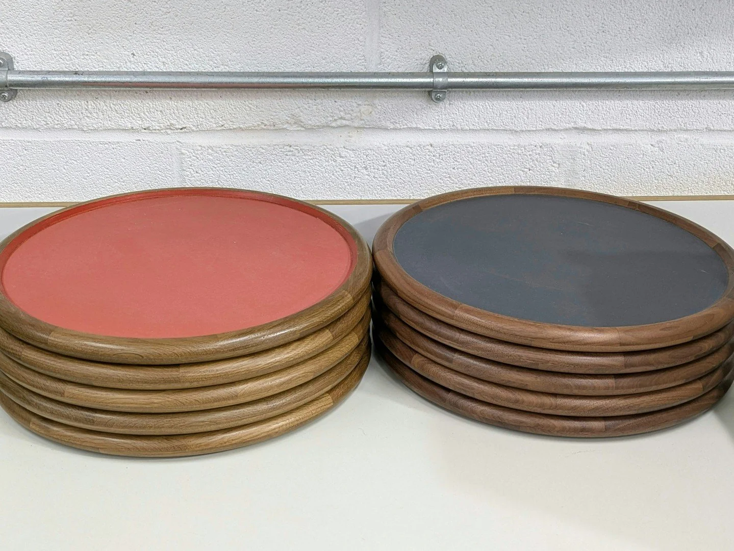 New colour combo! 🔴❤️🚨

We have a new red silicone in the workshop, shown here on the left on our drink trays with a fumed oak frame.

On the right you can see our classic grey silicone base with a walnut frame. 

Same product, different vibe! Whic