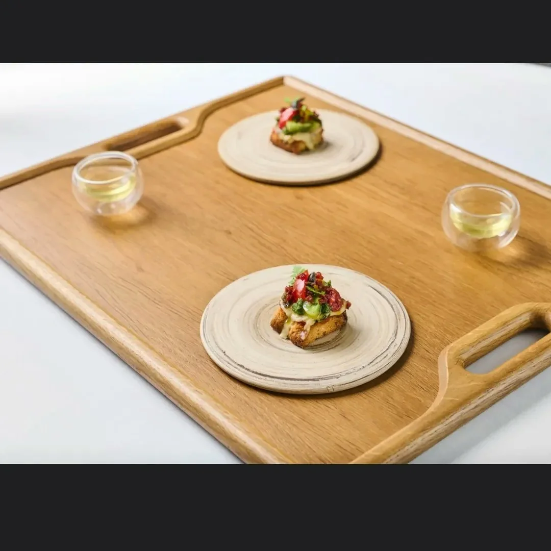 A perfect partnership: beautifully presented food on a timelessly classic @rewthink service tray ❤️ 

Seven different variations of Isle of Wight tomatoes, treacle foccacia &amp; Brin d'amour cheese, served on our natural European oak tray at The Box