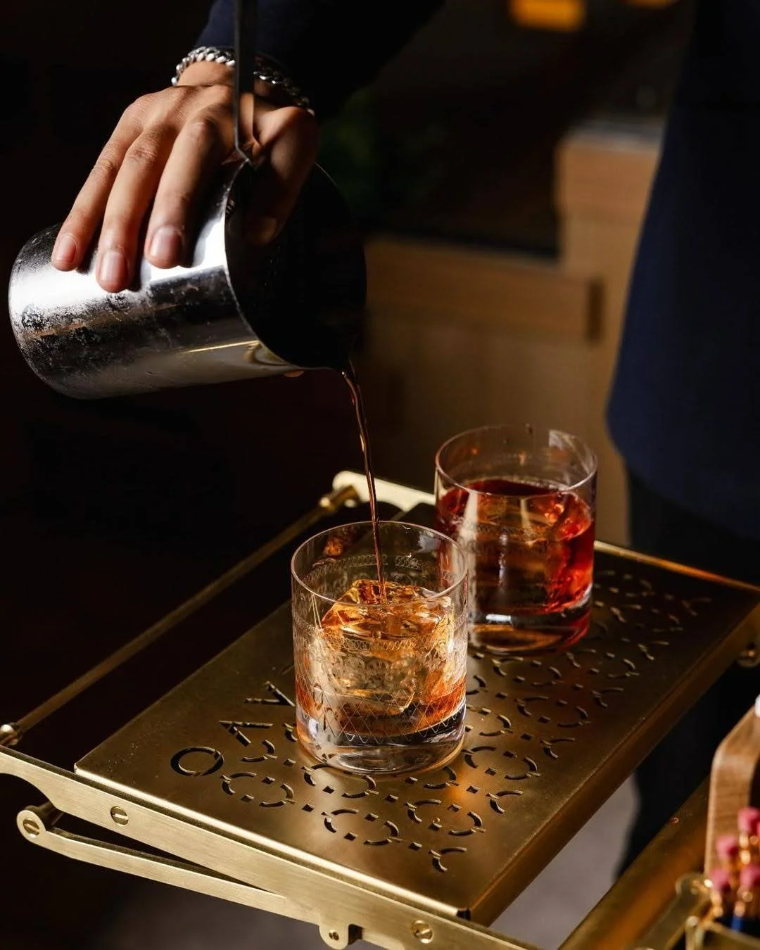 The elegant brass serving arms on our bespoke negroni trolley for LAVO London ✨ 

Featuring an in-built drip tray, they fold away when not in use to keep the trolley compact and tidy. 

📸 @lavolondon