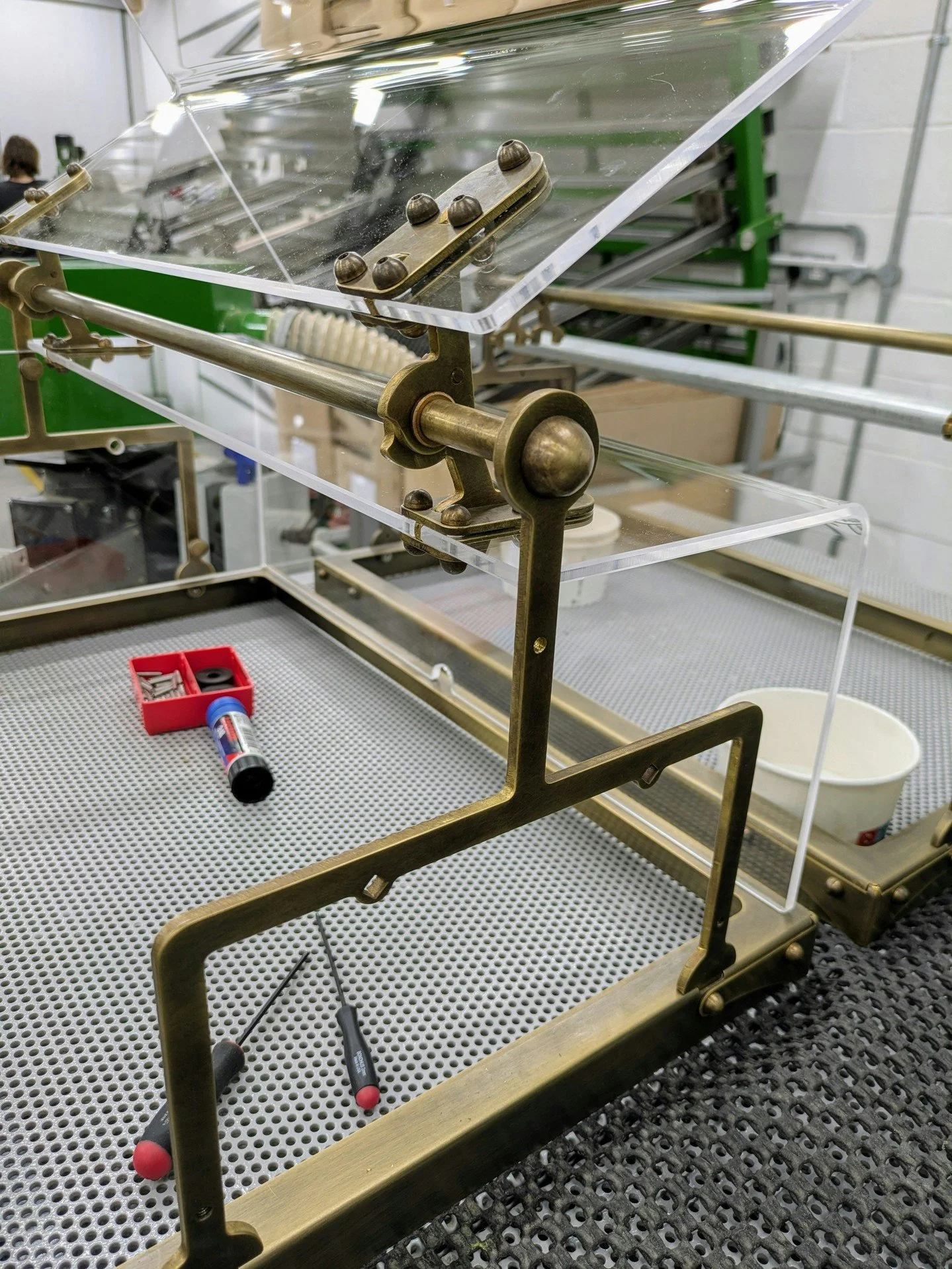 In the @rewthink workshop: assembly underway on an antiqued brass display case ✨ 

Did you know that one of our hinged display covers is made up of nearly 150 individual components, approximately 100 of which are designed by us?