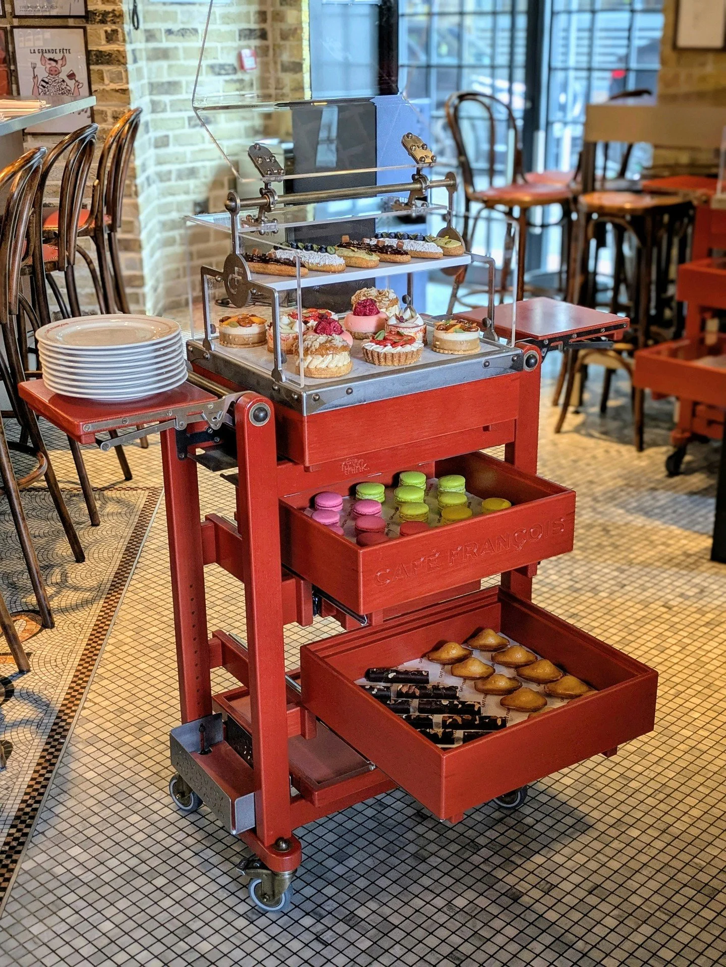 A charming dessert trolley in red, designed and created for the talented team at Caf&eacute; Francois ❤️ 

With its chilled Carrara marble display and a special &eacute;clair shelf, this bespoke mini-trolley has been finished with a pigmented wood wa
