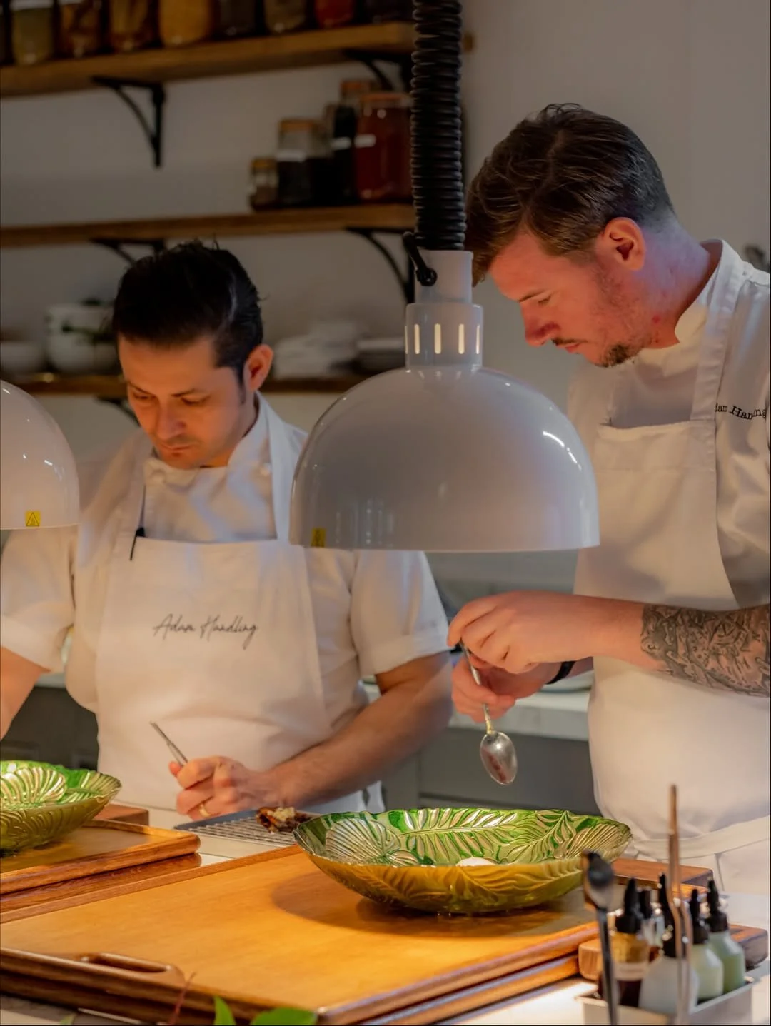Two masters of their craft, with a fleet of classic @rewthink service trays at the ready 💚 

📸 @frogbyah
