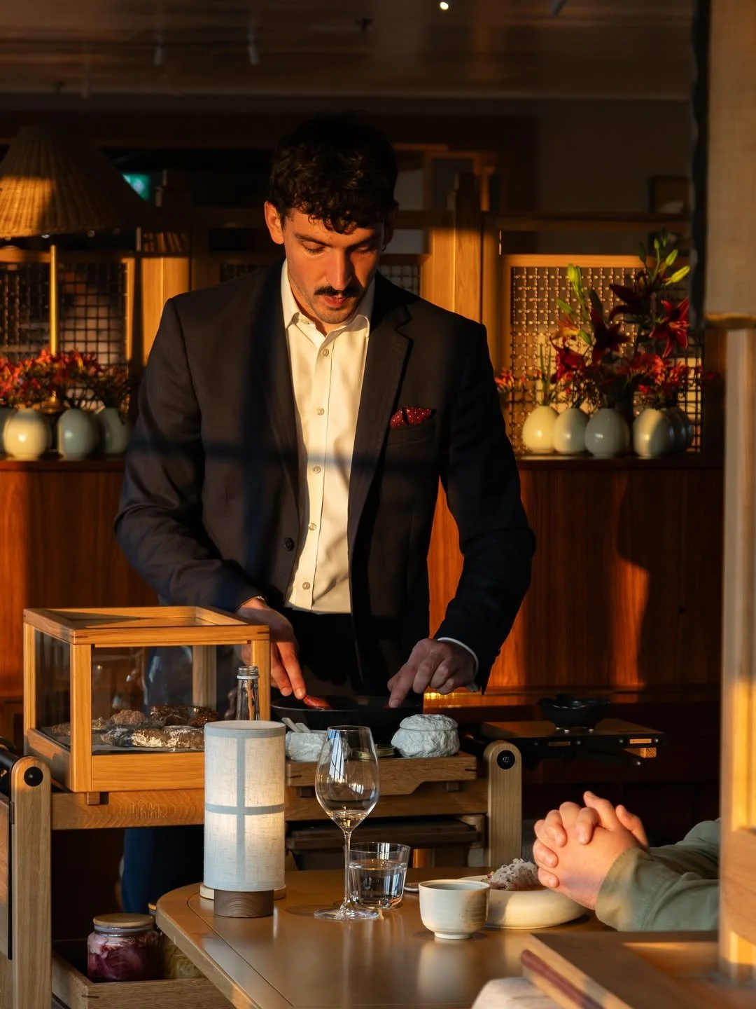 A great shot of the bespoke trolley we created for the team at Kioku, designed in collaboration with @kazutoshi.endo ✨

Featuring striking matt black metalwork and a variety of display boxes, boards and trays, it offers the ultimate in durability and