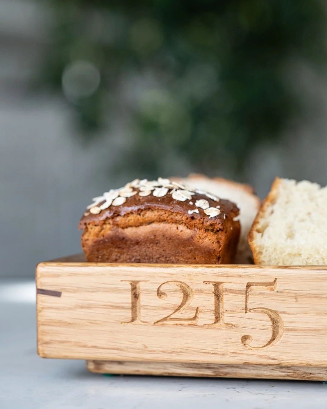 Just like the best chefs, we care about the details ✨ 

Here that means strengthened corners, softened edges, bespoke sizing and the addition of a carved logo for this bread box we designed and created for 1215 at The Fairmont.

📸 @fairmontwp