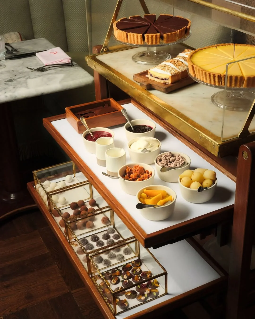 A feast for the eyes (and for the stomach!) 🍮🥮✨ 

Behold the dessert trolley at Gleneagles Townhouse, where all your sweet dreams come true.

Crafted in our Kent workshop using the highest quality timber, marble and brass, this trolley features tra