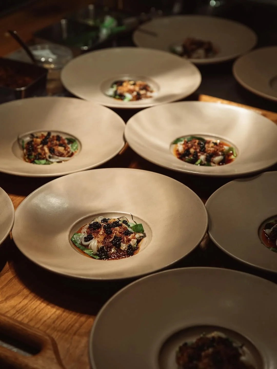 At the pass at Restaurant Wils: seven covers, one @rewthink service tray 💪✨

Our signature 'inside-out' handles ensure every inch of surface area is usable, even with the most generous of tableware.

📸 @restaurantwils