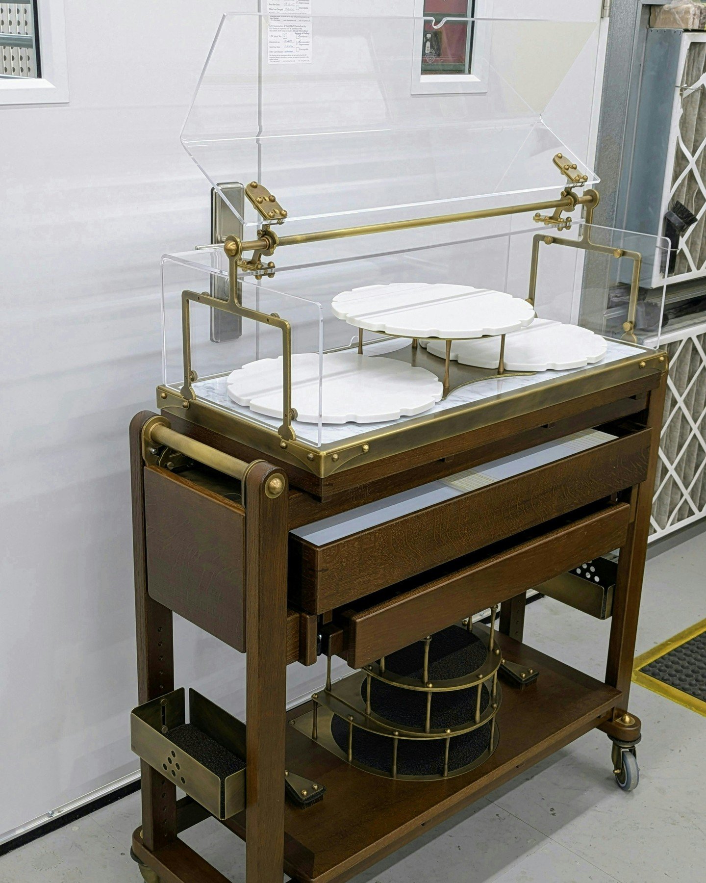 Behind the scenes in the @rewthink workshop: the bespoke afternoon tea trolley for Six Senses London ✨ 

Crafted from stained oak, antiqued brass and Italian marble, the bottom shelf was designed to store the matching wooden boards and brass frames o