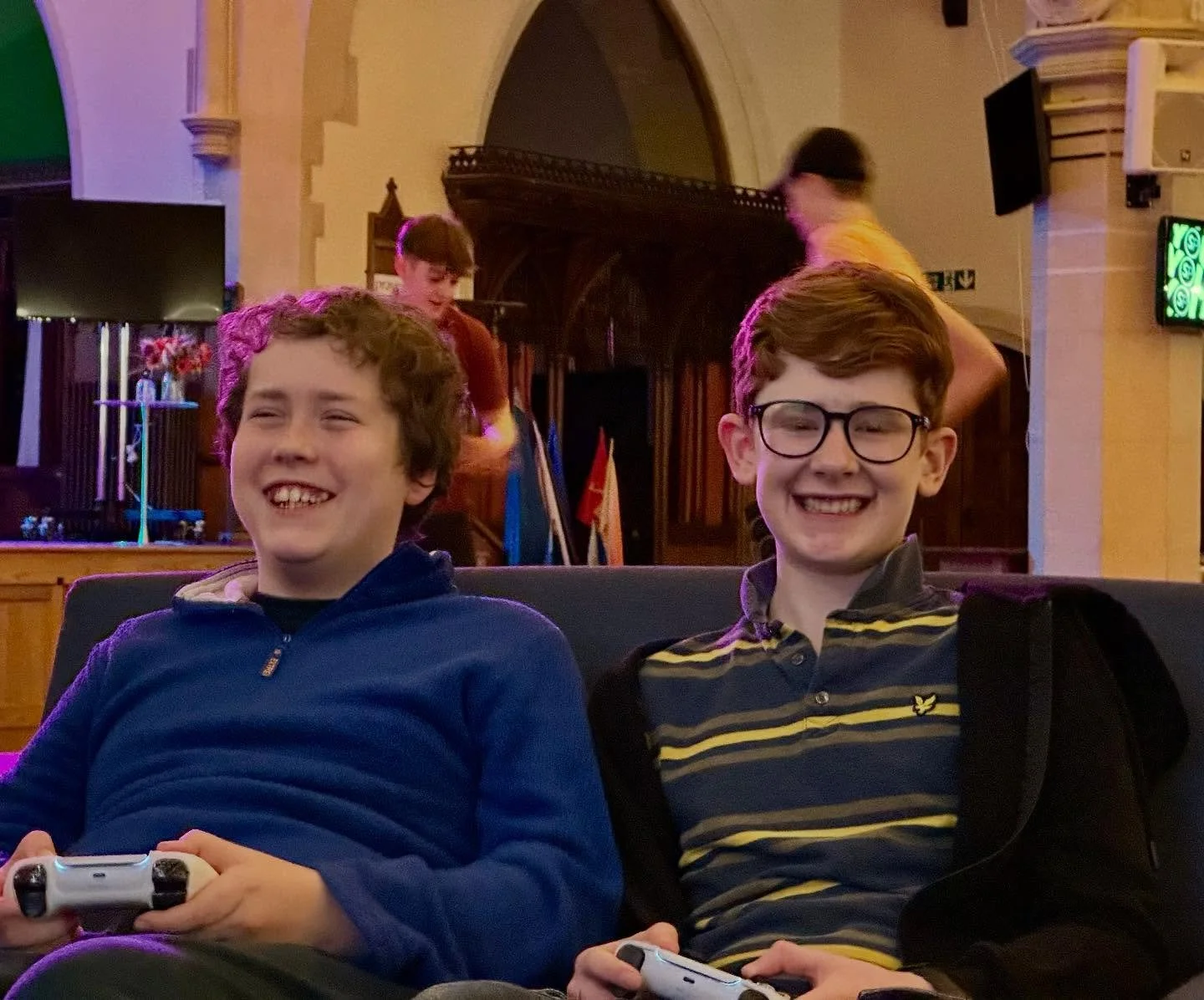 🙌Friday Night Youth is BACK! Our favourite night of the week!

🍕Join us on Friday 16th October from 6pm for games, friendship and faith!