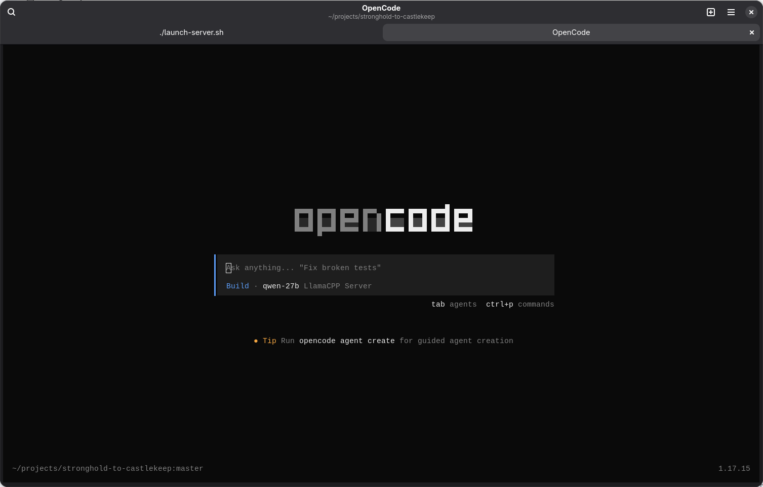 Die Startoberfläche von opencode mit dem eingebundenen Modell qwen-27b über den LlamaCPP Server