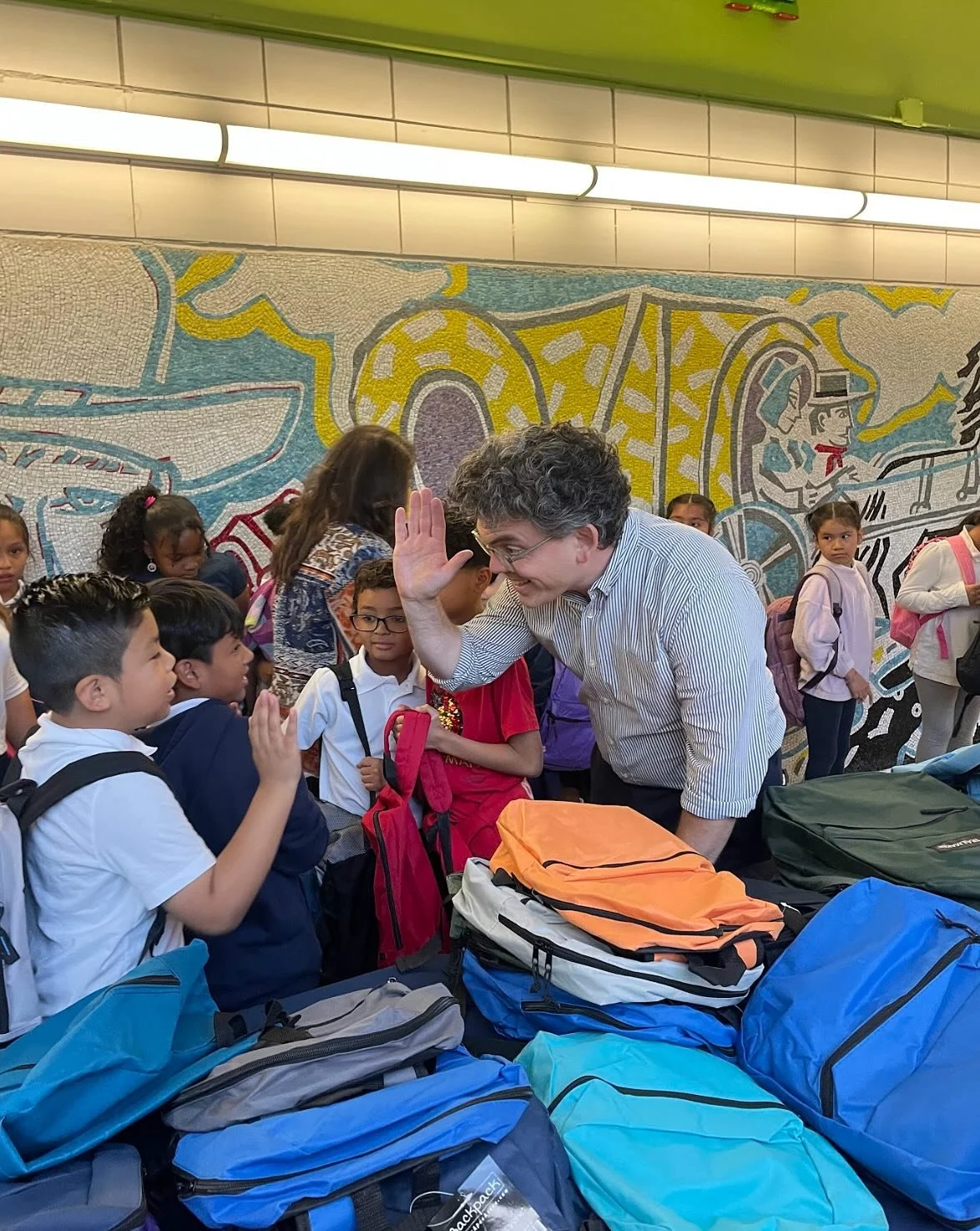We distributed 400+ backpacks packed with school supplies to students at District 33&rsquo;s highest need schools.&nbsp;

Huge thanks to all our neighbors who donated and @theservicecollective for helping ensure every student is set up for success th