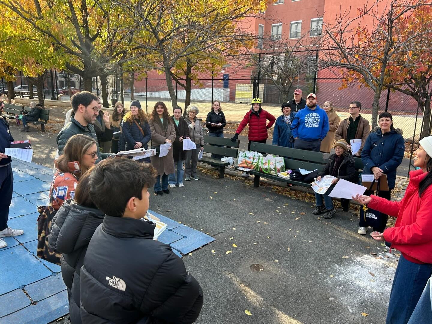 Thank you to the 30+ volunteers who joined our Know Your Rights canvass to educate small businesses about protecting immigrant workers! We visited more than 200 local businesses to share resources as ICE increases its presence in NYC. Thank you to ev