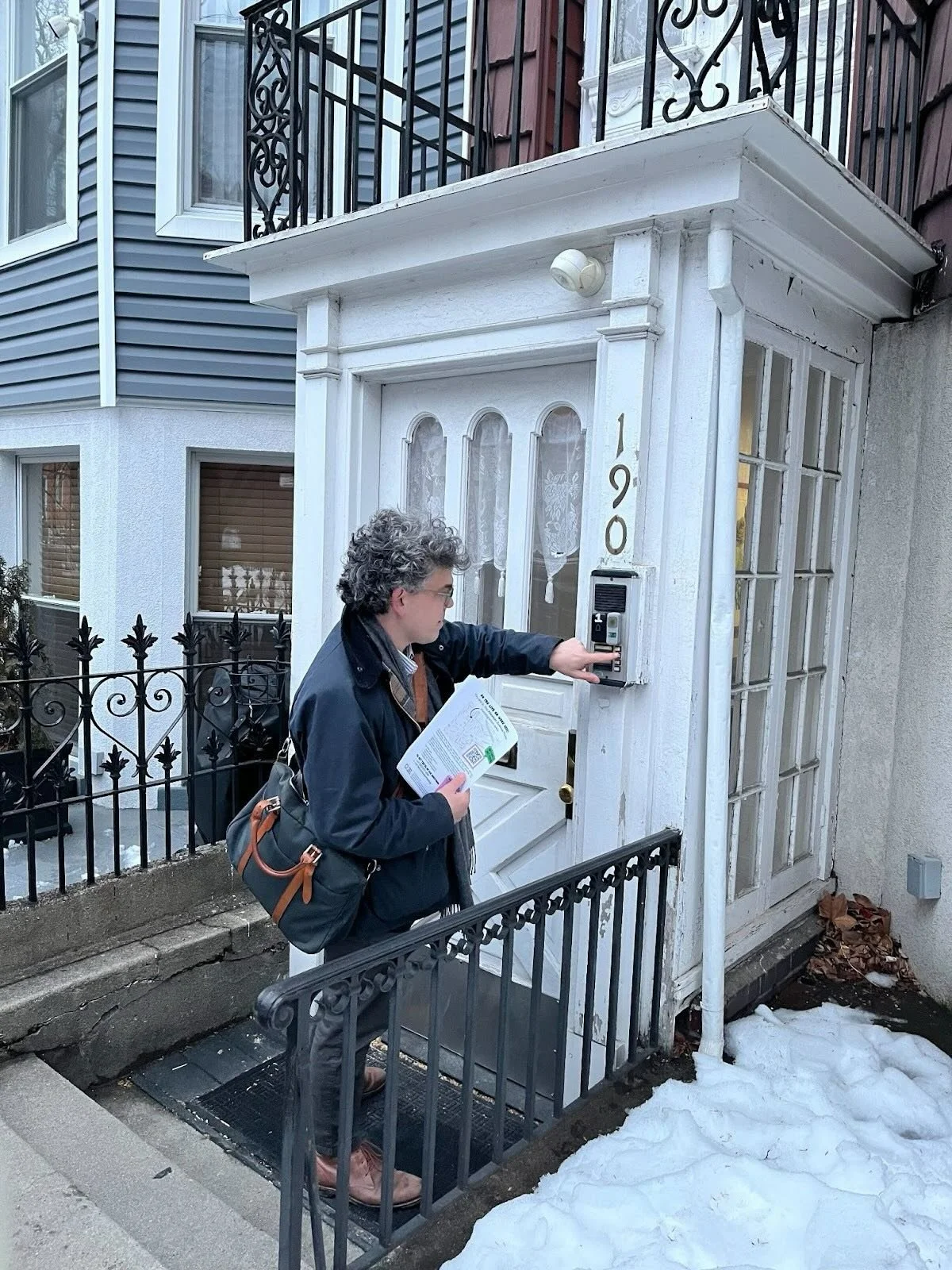 We are going door to door and sending postcards to property owners in the boundary of the Meeker Ave Plume to help schedule free indoor air testing with the EPA.

The Meeker Avenue Plume conditions are dangerous, but the free pollution control system