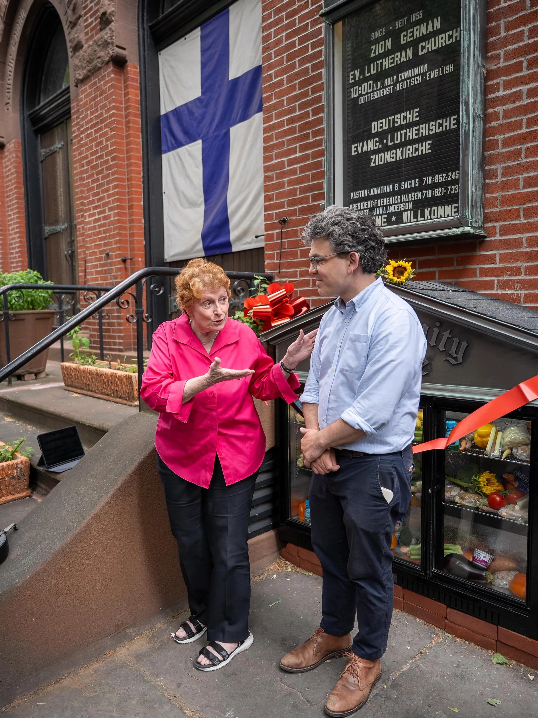 I loved attending the ribbon cutting for the new Brooklyn Heights Community Fridge, which meaningfully addresses food insecurity in the neighborhood. The Zion German Evangelical Lutheran Church has graciously agreed to host the fridge in front of the