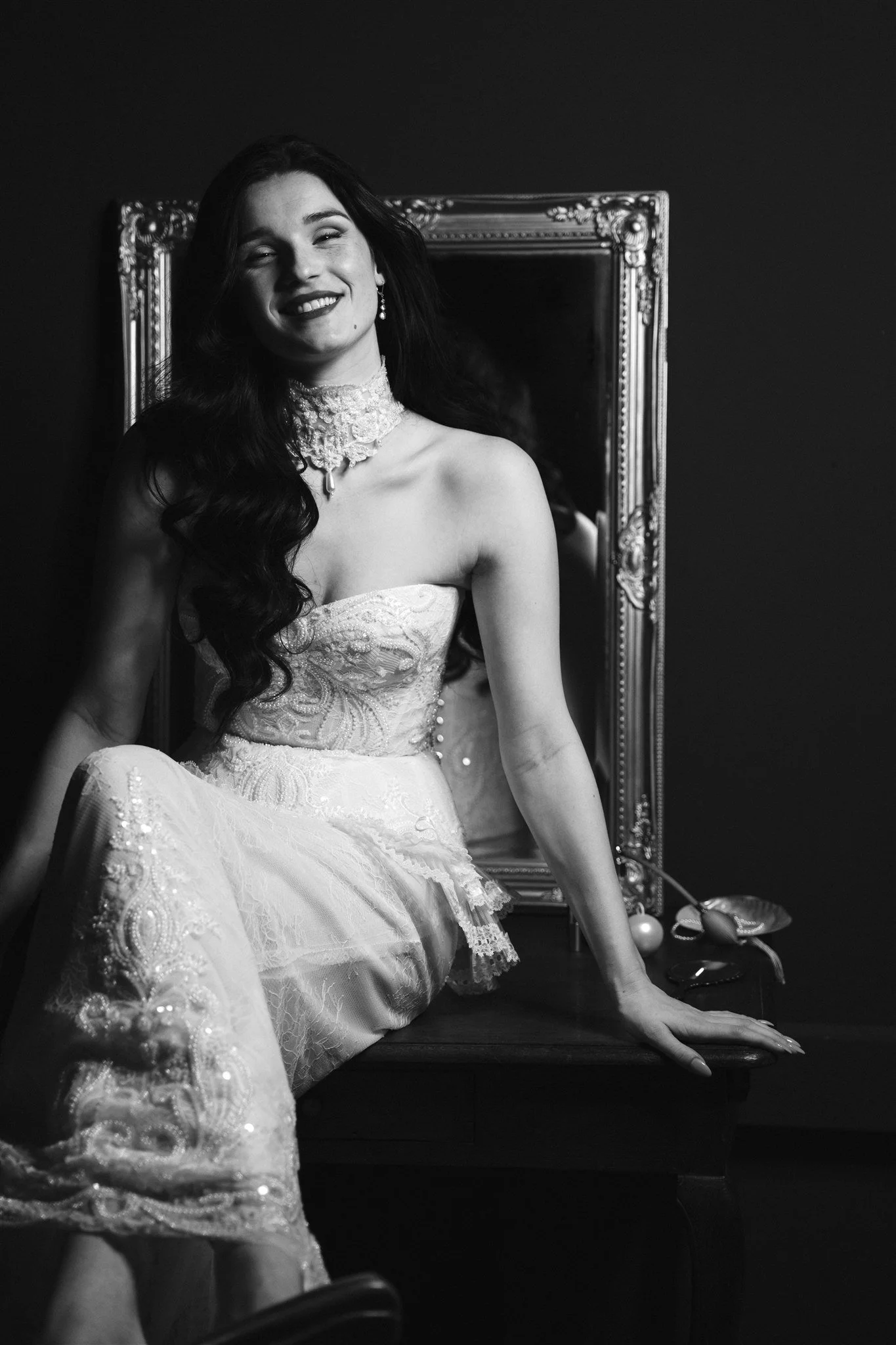 Classic anti bride look wedding photos of a stylish bride, photographed by Joana Buchmayer.