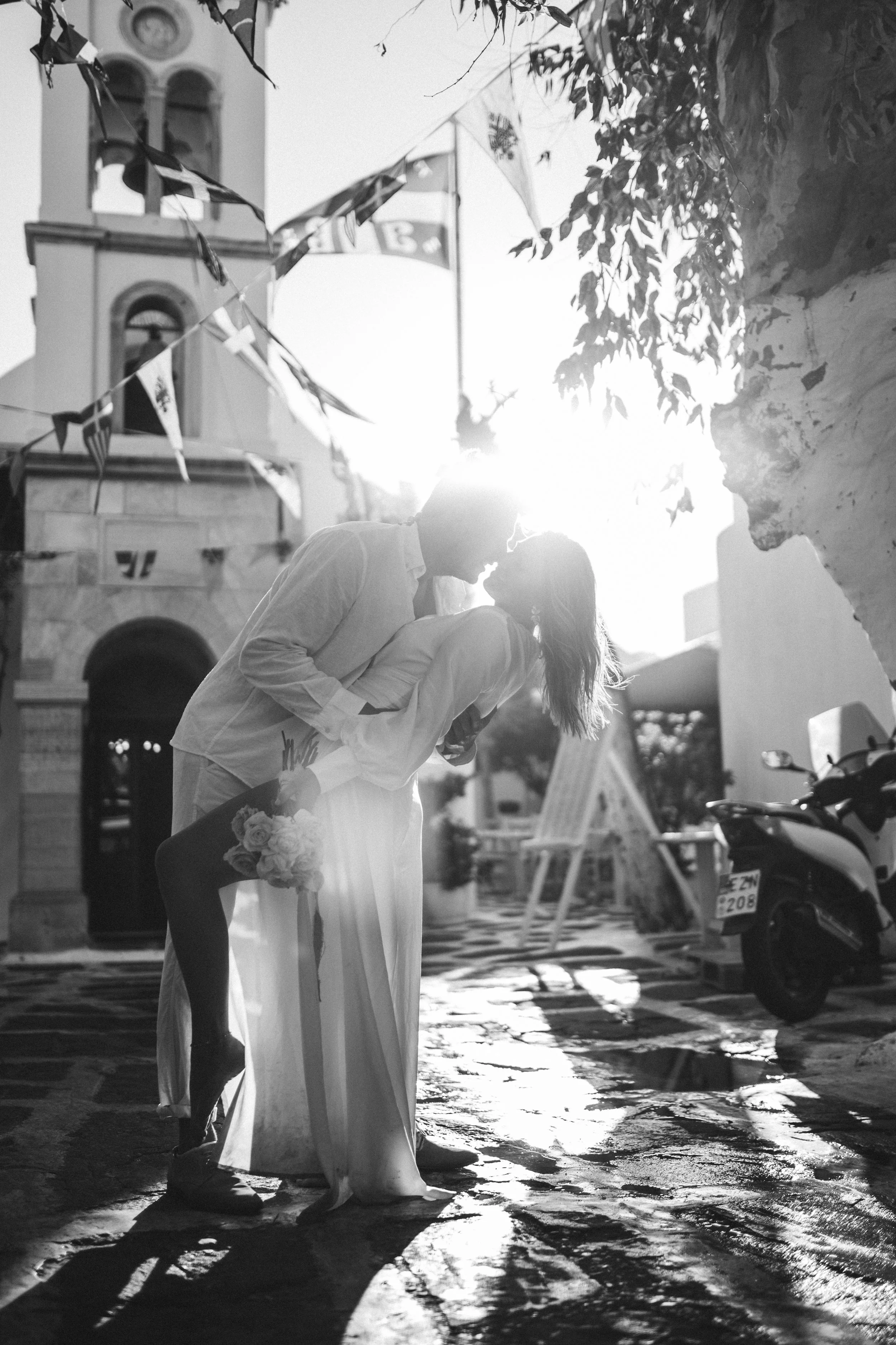 City stroll through Mykonos - after wedding pictures