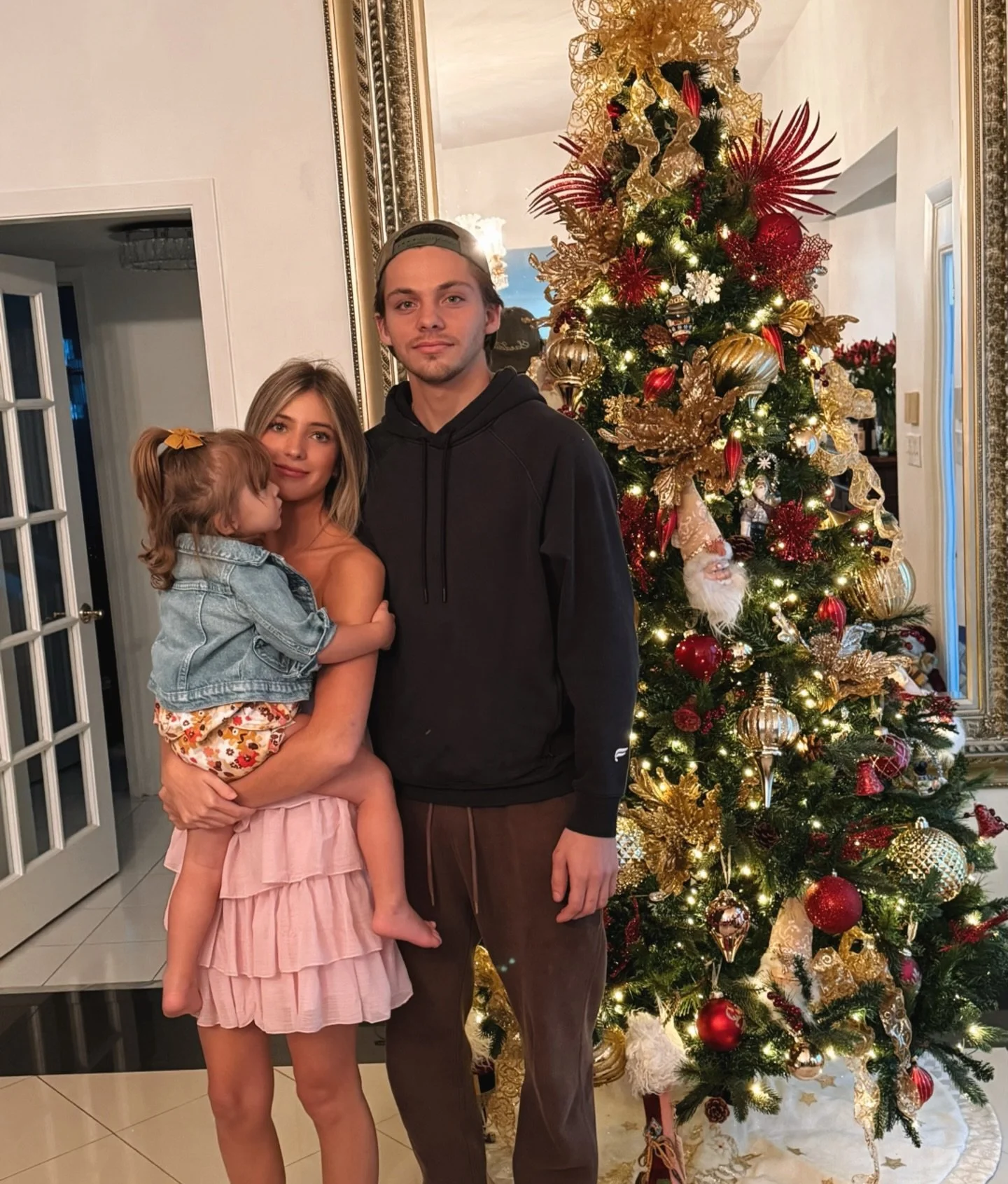 Happy holidays &hellip;. The next generations of Sardellis 🤍🥂