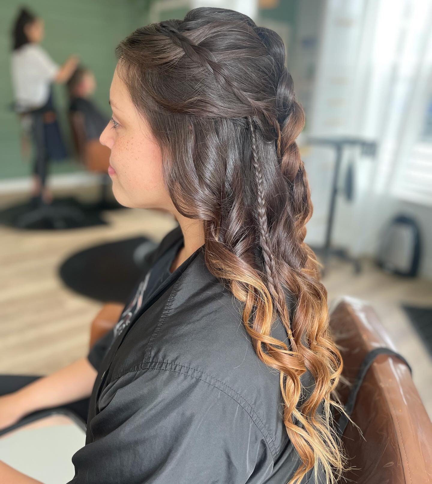 Happy Prom season to all you lovelies of 2022!! We are so happy that the these milestone events are back! Thank you for choosing us to style you for your special day! Hair by Stylist Daniela Leiva  Makeup by Raquel Lopez @lunarising_esthetics 
#proms