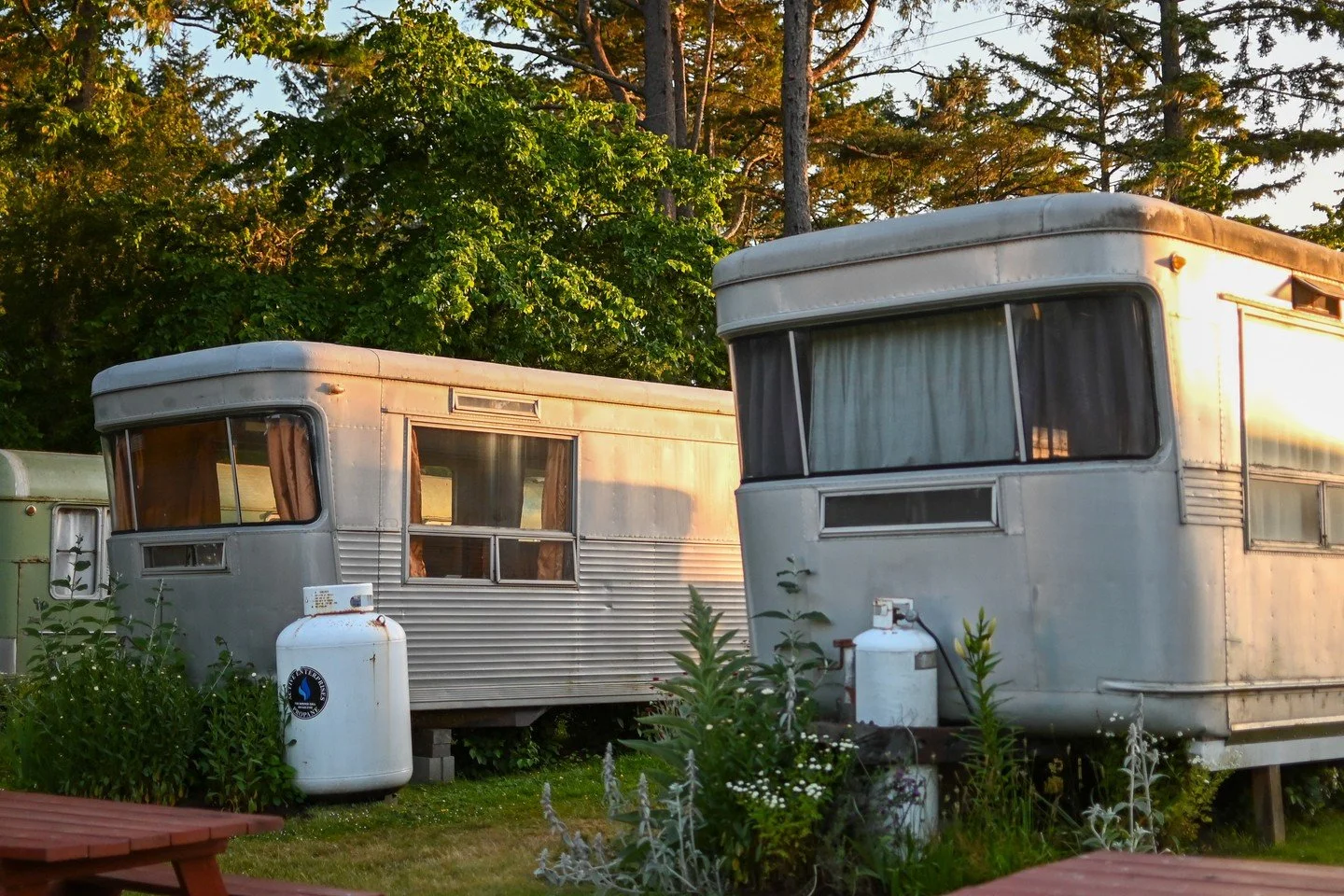 MINI ARTIST RESIDENCY

Embrace your inner artist. They want a trip to the beach.

Enjoy a 3-day, weeknight residency and give yourself the gift of time, quiet, and creative focus. With slower mornings, peaceful beaches, and fewer crowds, midweek is t