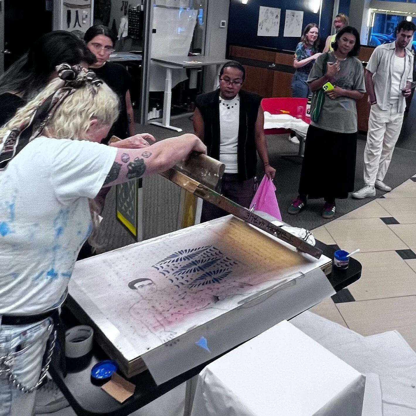 NEW WORKSHOP!
Sat, 11/15: Screenprinting With Hand-Cut Stencils on Bandanas w/Natalie Woodlock | 10am-2pm
$60.00
Register at souwesterlodge.com/workshops
Learn how to screenprint unique designs on fabric in this workshop. Using hand-cut stencils, e