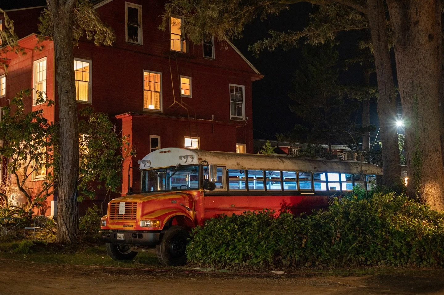 🎬 Sou’wester Arts is excited to announce our call for submissions for films to screen in the Red Bus Theater at The Sou’wester Lodge in Seaview, WA on the Long Beach Peninsula. 
We generally host quarterly programming at our beautiful h
