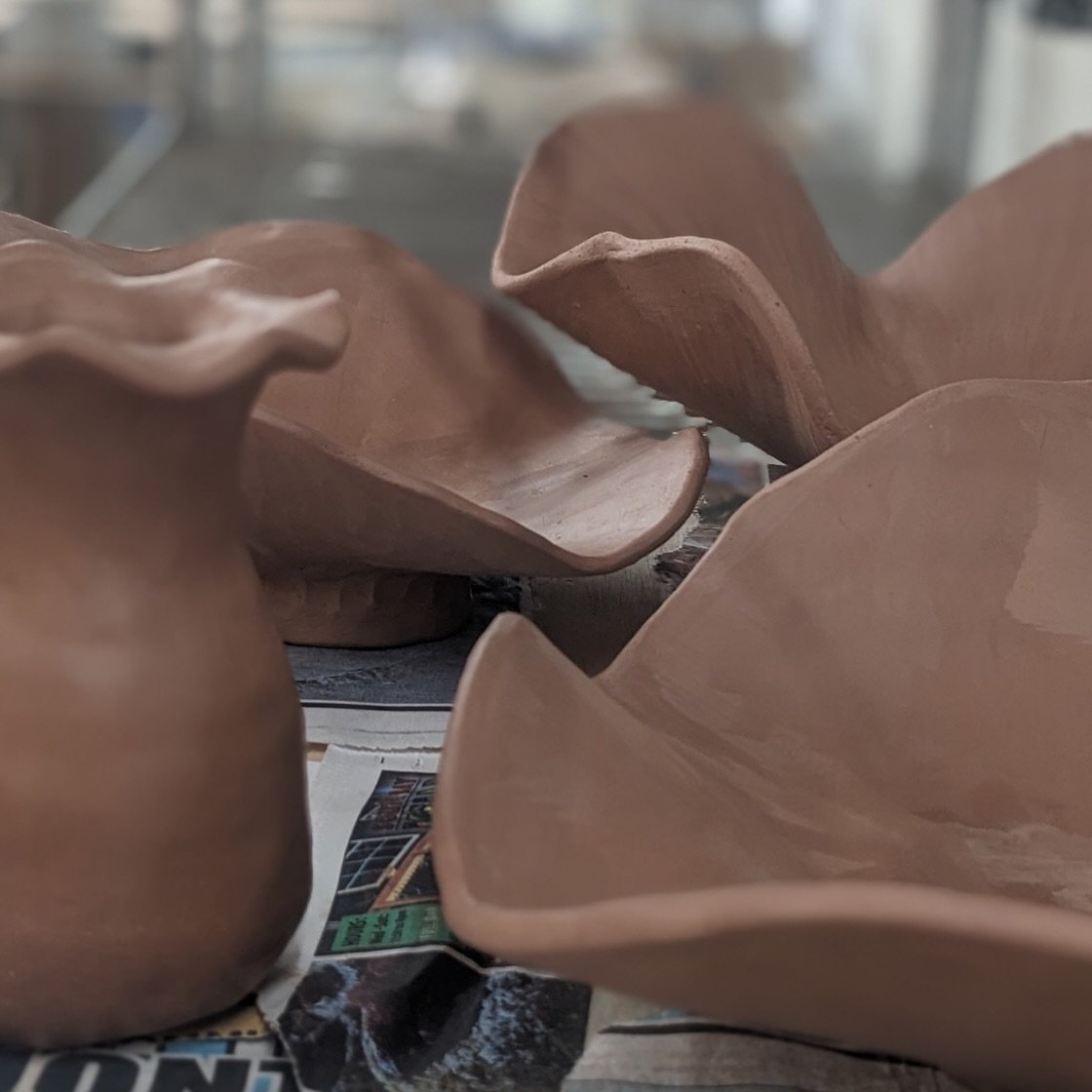 Fri, 1/9: Salad Bowls Clay Play (slab + coil) | 5:30pm&ndash;7:30pm
$40.00 🥗👐

In this class, students will create a functional ceramic salad bowl using a soft slab and a bisque mold to achieve a clean, consistent form. After shaping the bowl, we&r