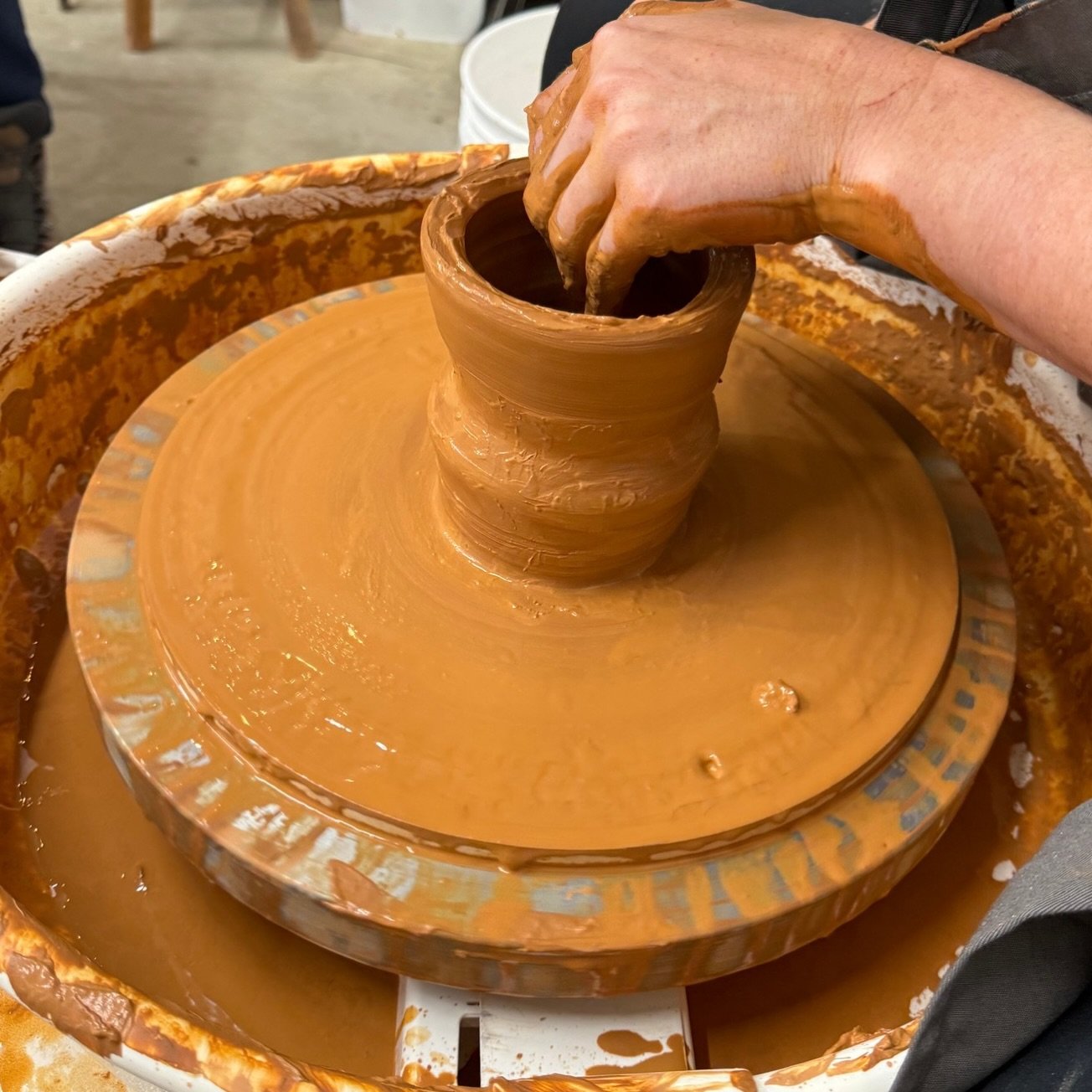 Sun, 1/11: Wheel Throwing Mixing Bowls (intermediate) | 2pm&ndash;6pm
$65.00 🌀🥣

Take your wheel skills to the next level in this intermediate throwing workshop focused on large salad and mixing bowls. Students will participate in hands-on demonstr