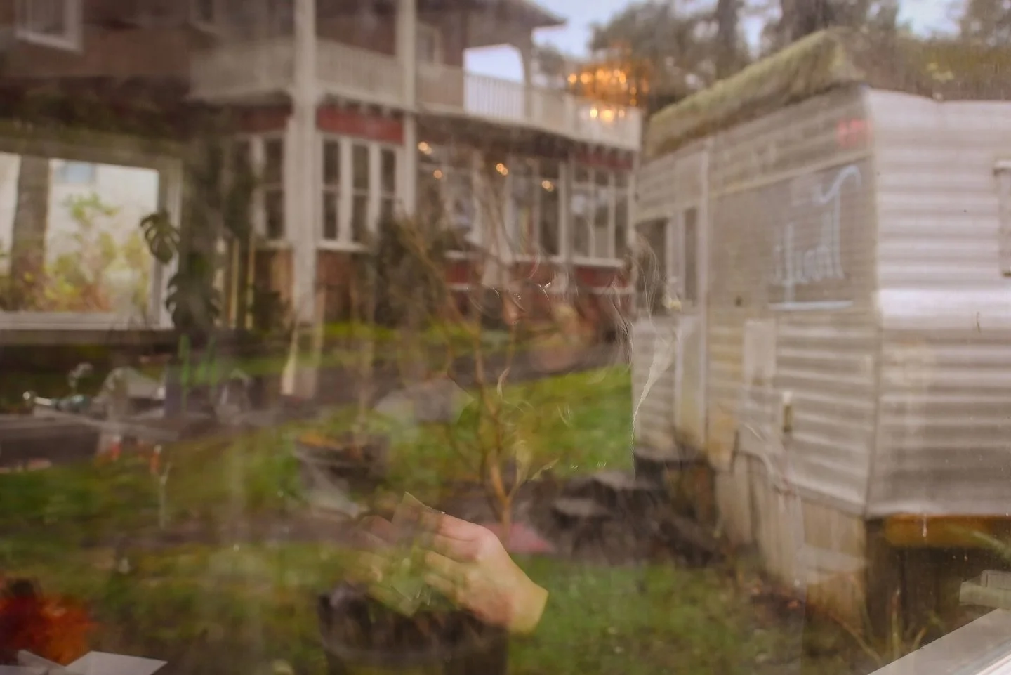 A Sou&rsquo;wester Artist Residency is permission to step away from routine, to be close to nature, and to spend time with your creative practice.

Here, time unfolds slowly. You stay in a cozy cabin, trailer or lodge suite just minutes from the beac