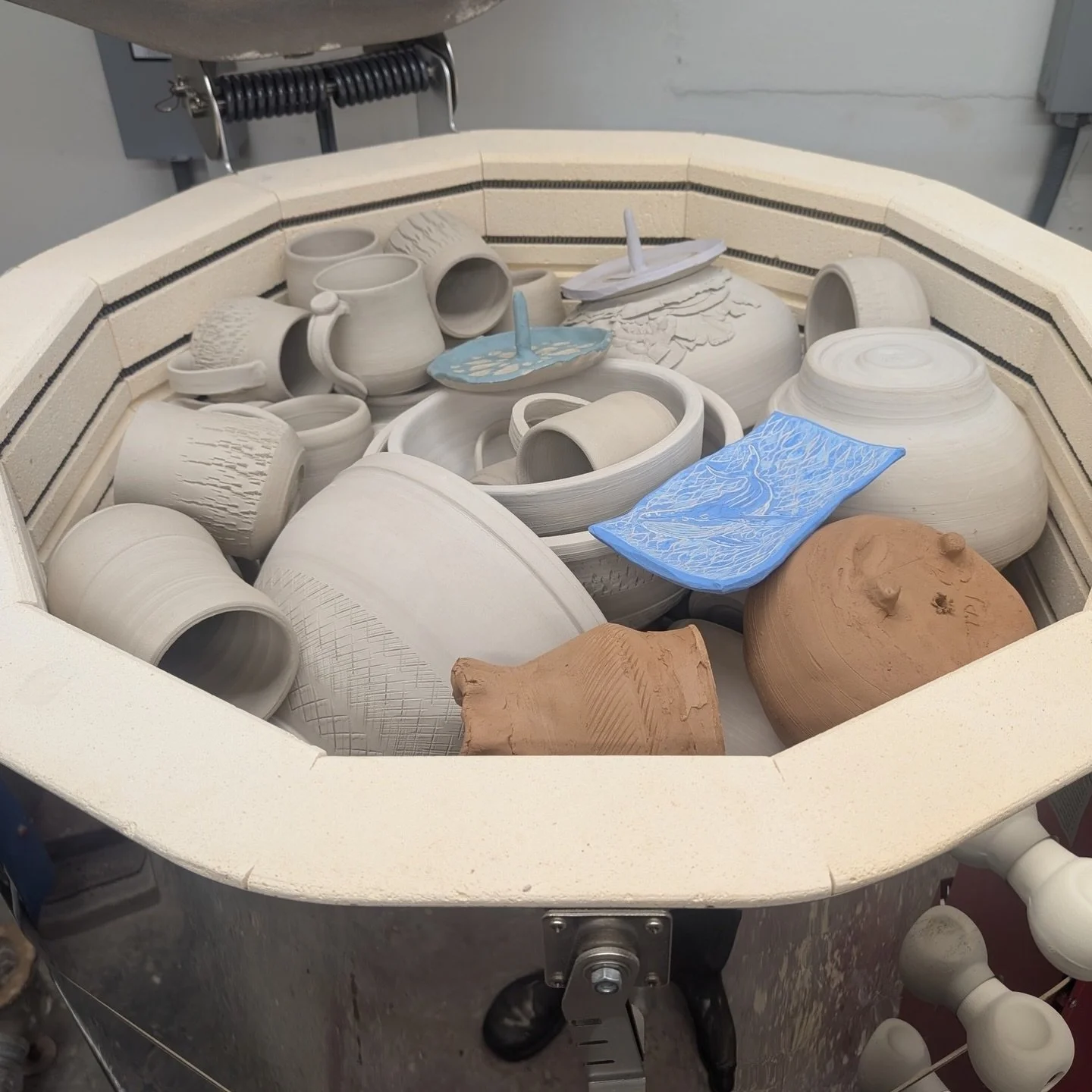 Winter is for staying in the clay.
If you&rsquo;ve taken at least two Clay Plays with us, a membership can give you the flexibility to work on projects on your own time, without waiting for the next class session. Studio memberships are ideal for fol