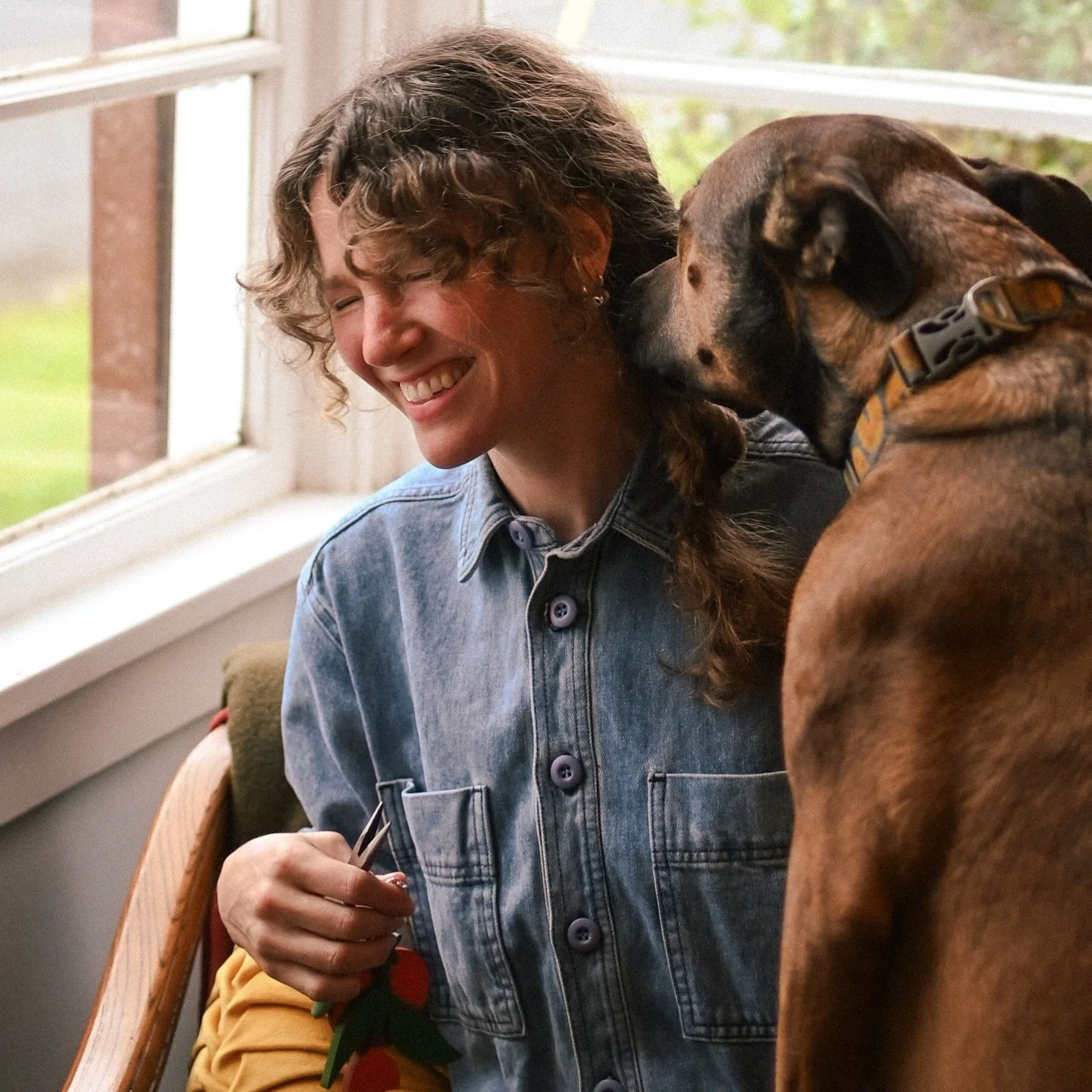 Summer Room by @annarogersart &amp; @logan.brittt invited us into something tender and transportive.
A doorway out of winter and into the soft glow of summer memory.

The air held familiar traces. Nail polish. Sunscreen. The hum of warm wind and bird