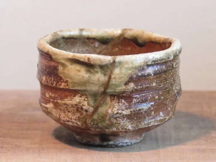 WE ARE OFFERING A RARE AND EXCLUSIVE OPPORTUNITY TO LEARN THE ART OF KINTSUGI REPAIR THIS SPRING. NO CERAMIC EXPERIENCE REQUIRED.

Traditional Kintsugi with visiting artist Brad Menninga:
Step into the centuries-old practice of mending broken ceramic