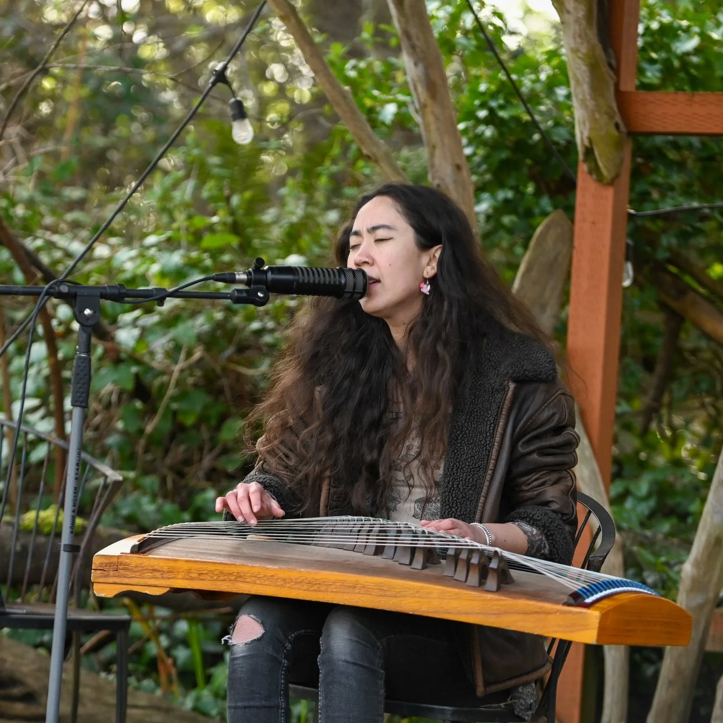 缪斯
by Shelby Natasha / @shelbynatashamusic 
The Sou&rsquo;wester Lodge, Arts Week 2026

Oh, to be swept away in Shelby&rsquo;s songs. It&rsquo;s a whole body experience.

Shelby listens as deeply as they play, moving with the moment, adapting, weavin
