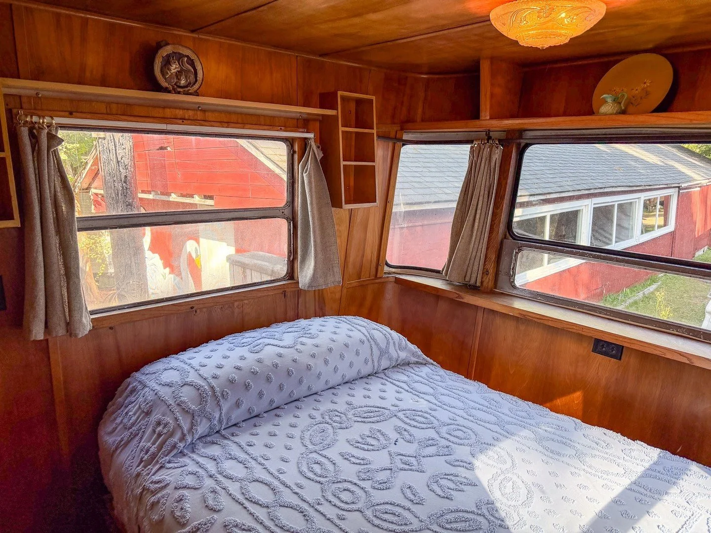 Nothing like waking up to the sound of eagles, seabirds, the low hum of the ocean, and no alarms. souwesterlodge.com
