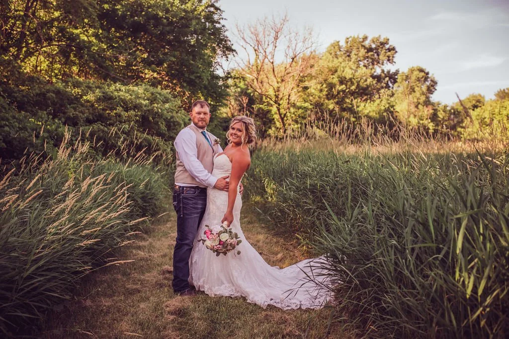 bride and groom sunset picture in cornfield 