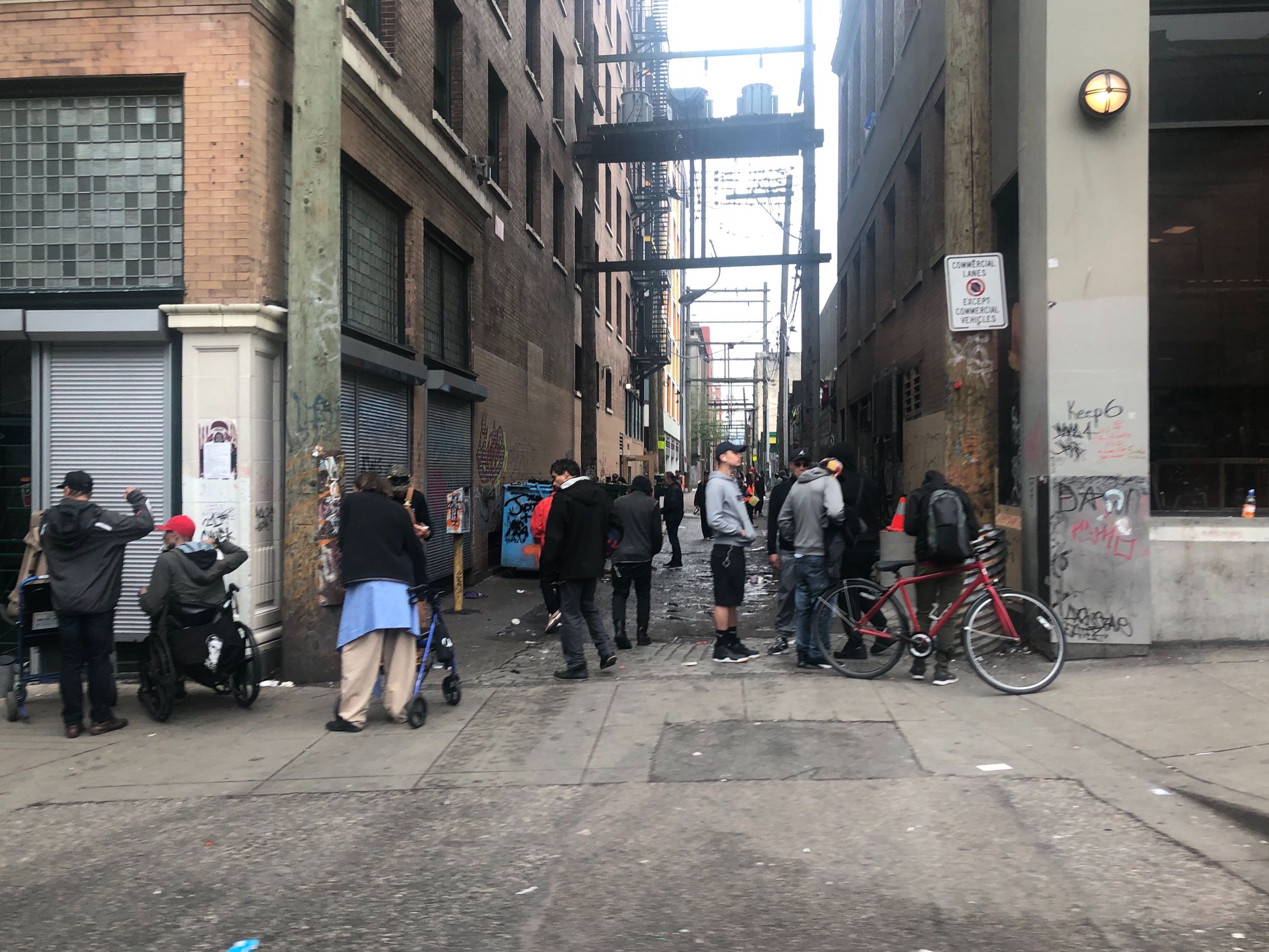  Alleys in the DTES are social spaces. (Photo: Garth Mullins) 