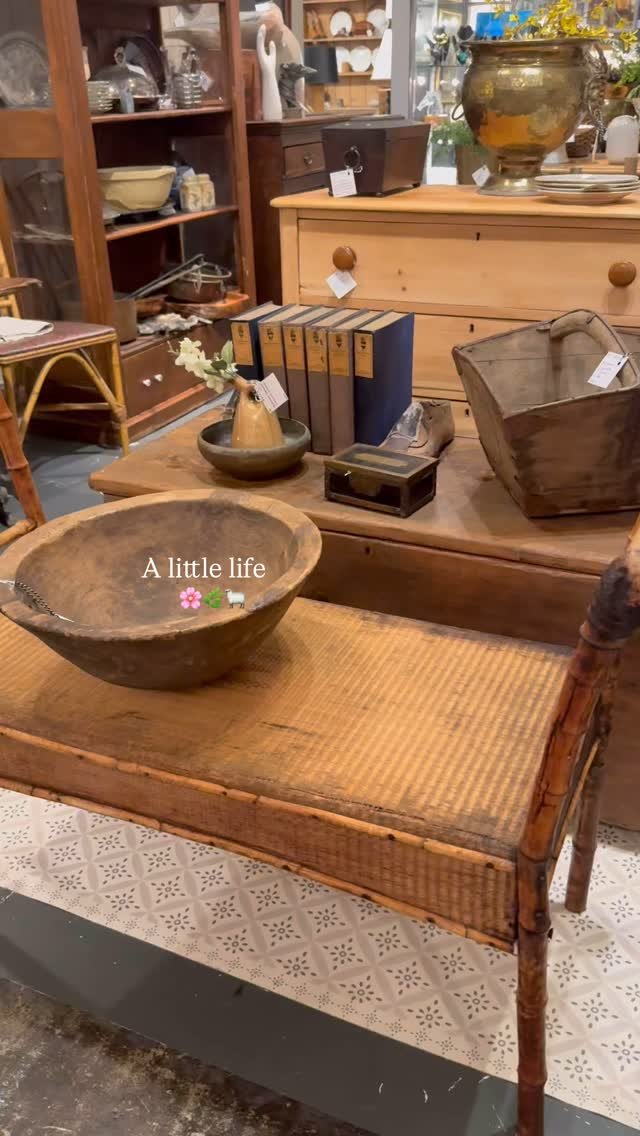 Fantasizing a little life filled with antiques