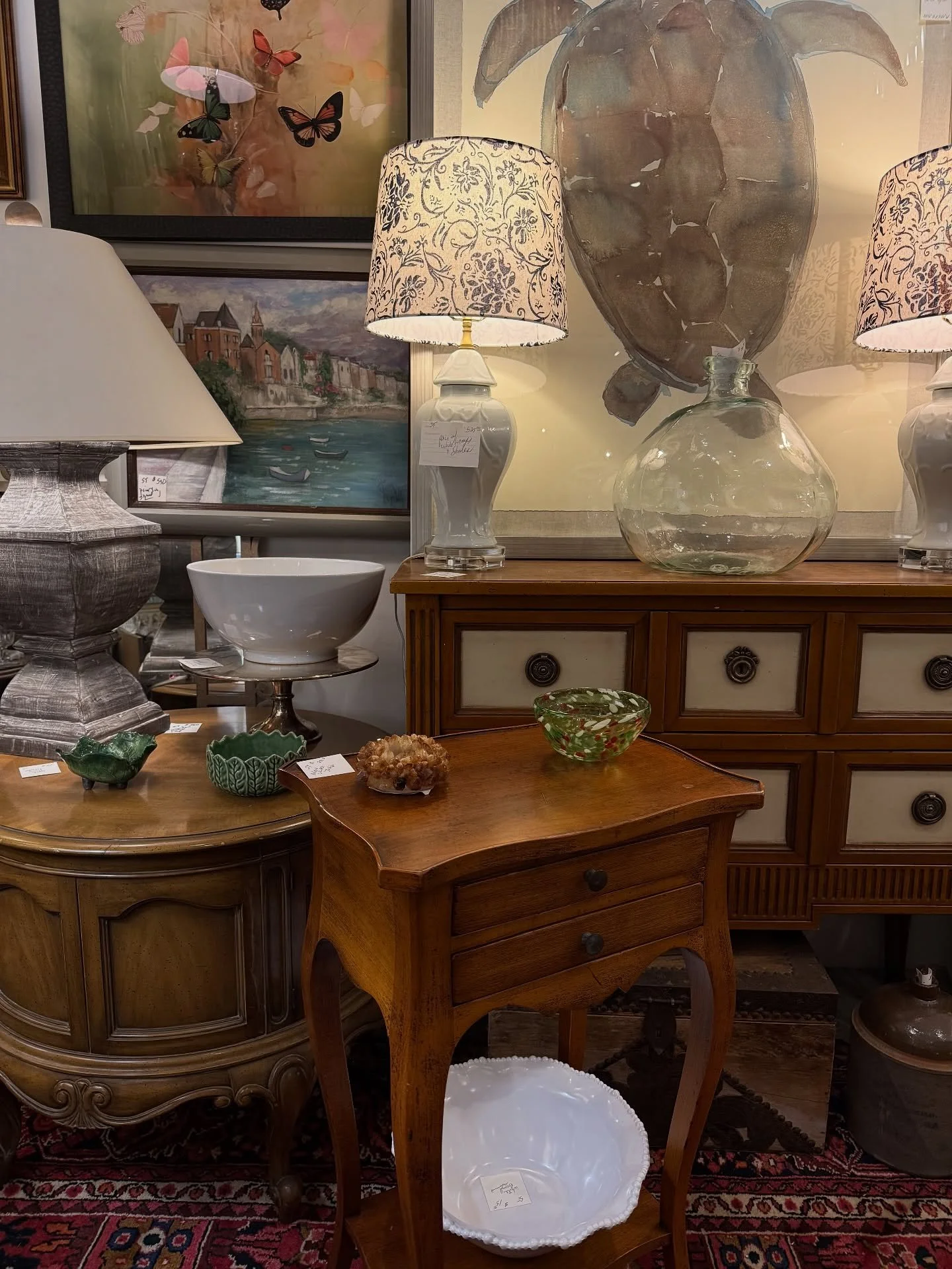 Happy Sunday! We hope you come explore all the center has to offer, with more than 40 vendors each filled with highly curated and collected gems for you!