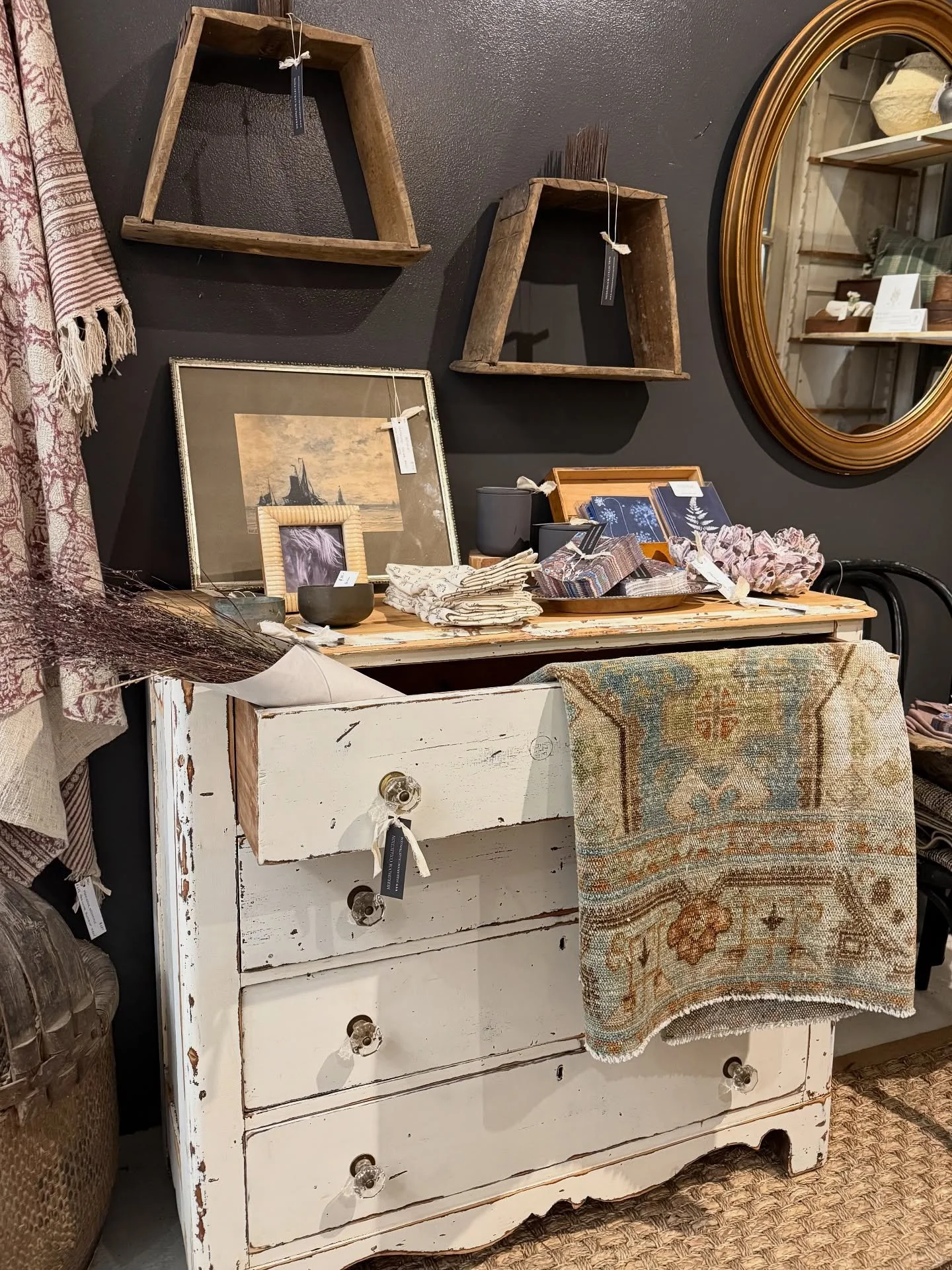 Earthy tones and textures have us in our fall feels 🍂🧺🥀