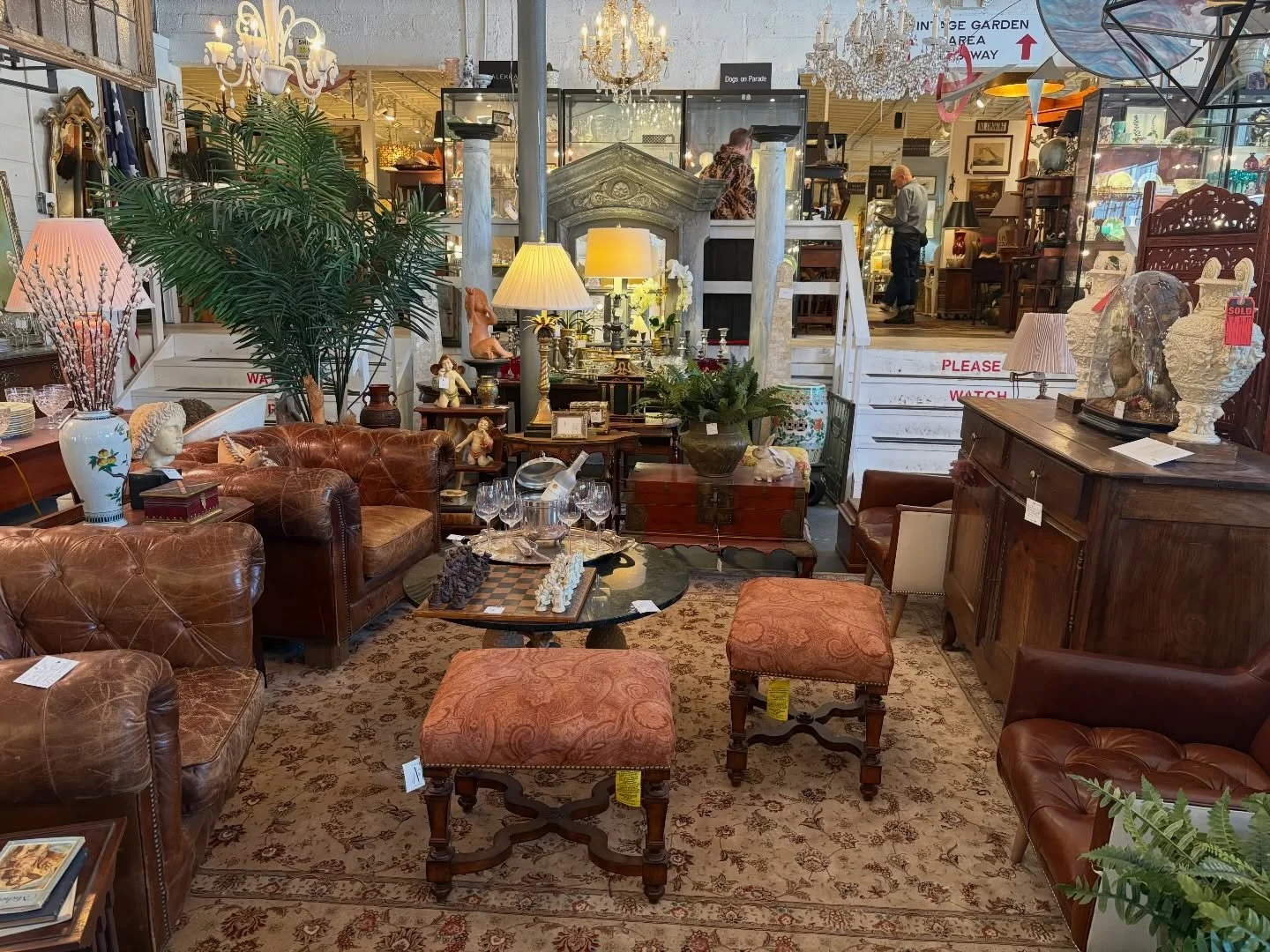 Help us win Best Vintage/Antique Store in the Gold Coast Awards! We're counting on your vote, IG friends - link in bio to cast your vote!