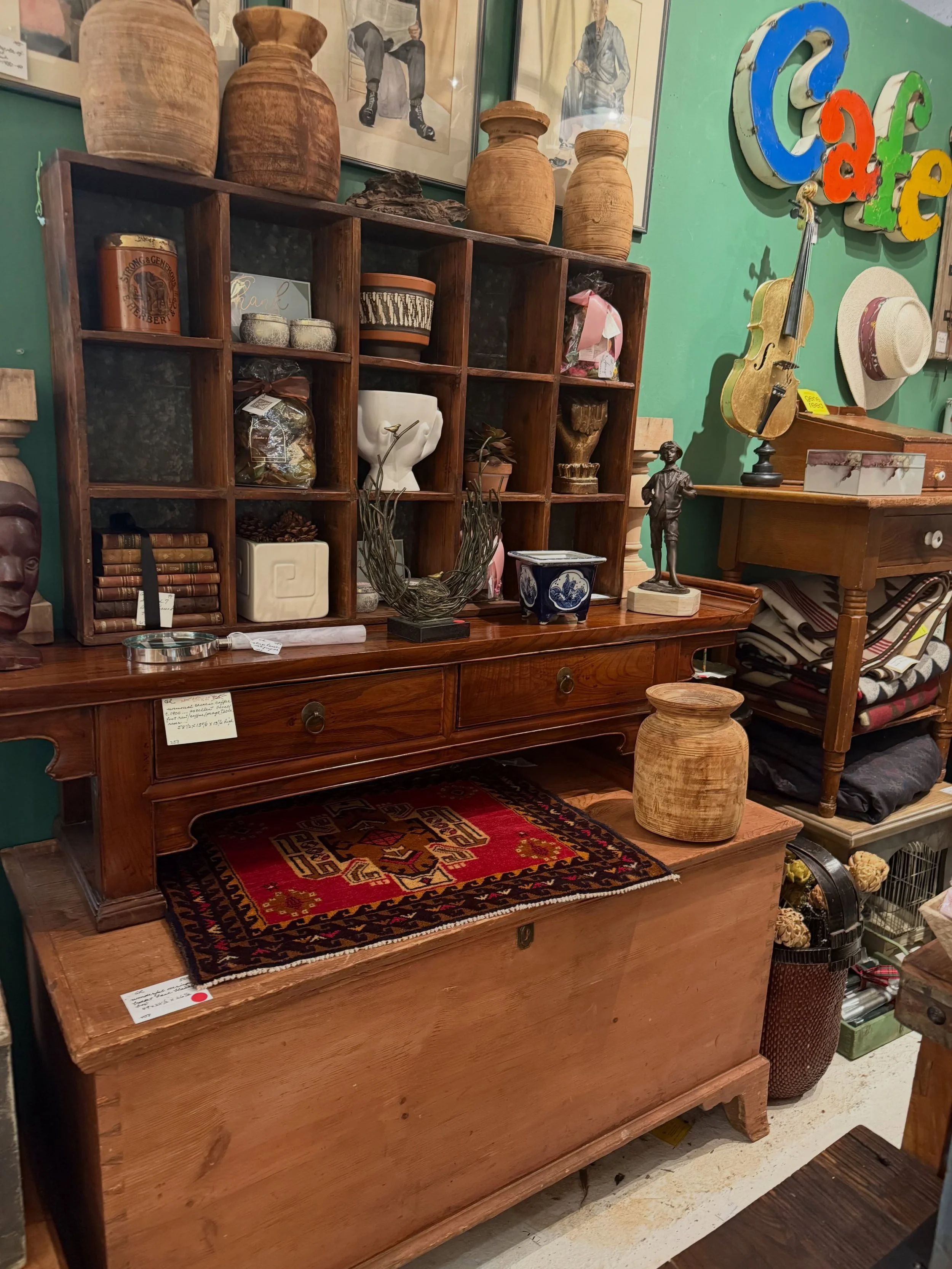 It&rsquo;s a beautiful day to go antiquing!