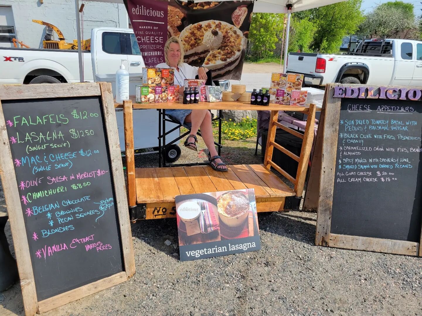 Edilicious is back in Minden with a great selection of cheese appetizers, homemade vanilla extract, vegetarian lasagna and so much more! YUM! @edilicious_foods 
.
.
.
.
#superlocal #eatlocal #supportsmallbusiness #cheeseplease #myfarmersmarket #myhal