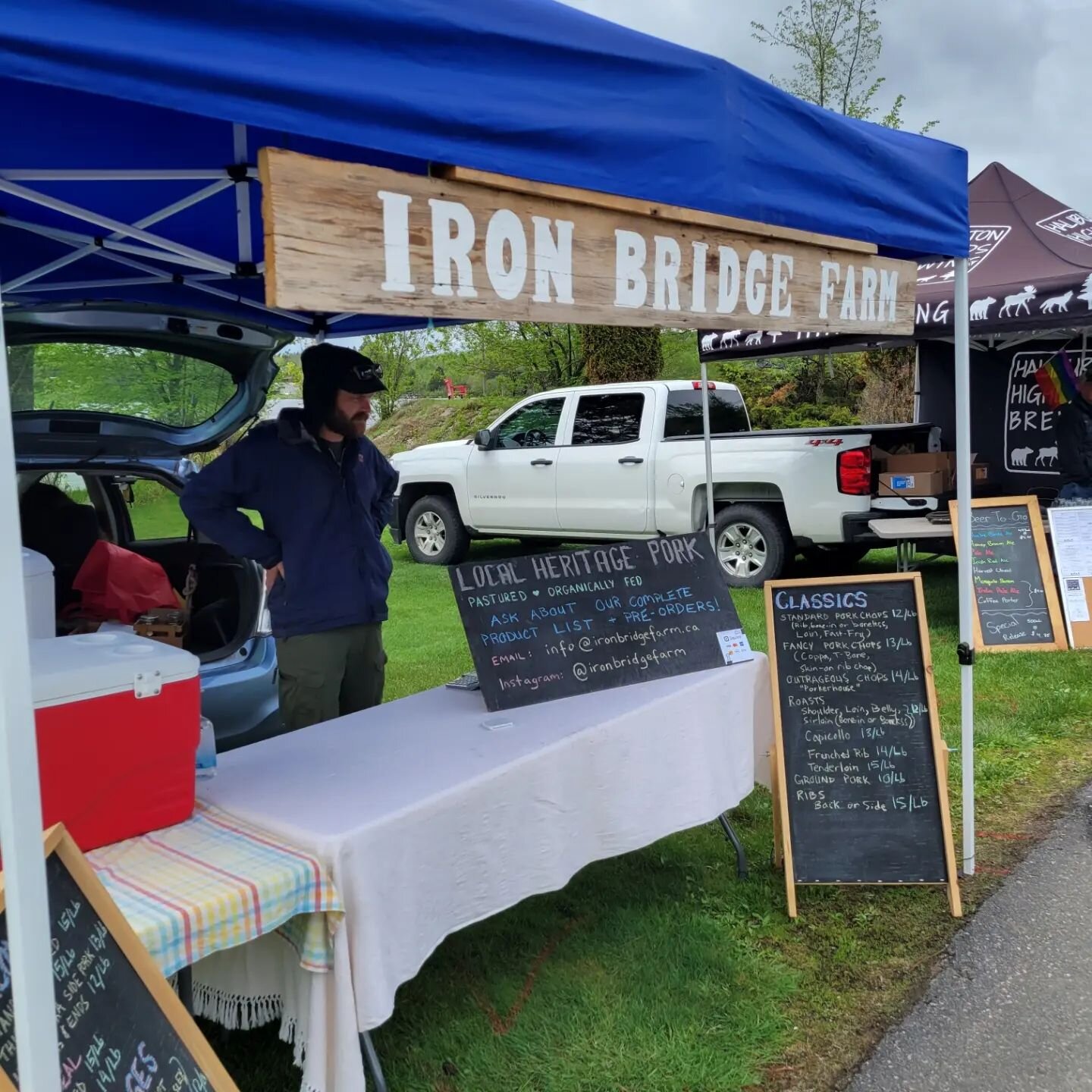 Very excited to welcome this new local pork producer, @ironbridgefarm to the Haliburton Farmers' market roster! Come and meet your local farmers today from 12-4 in Head Lake park! 
.
.
.
#pork #localfood #buycloseby #smallfarm #supportsmallbusiness #