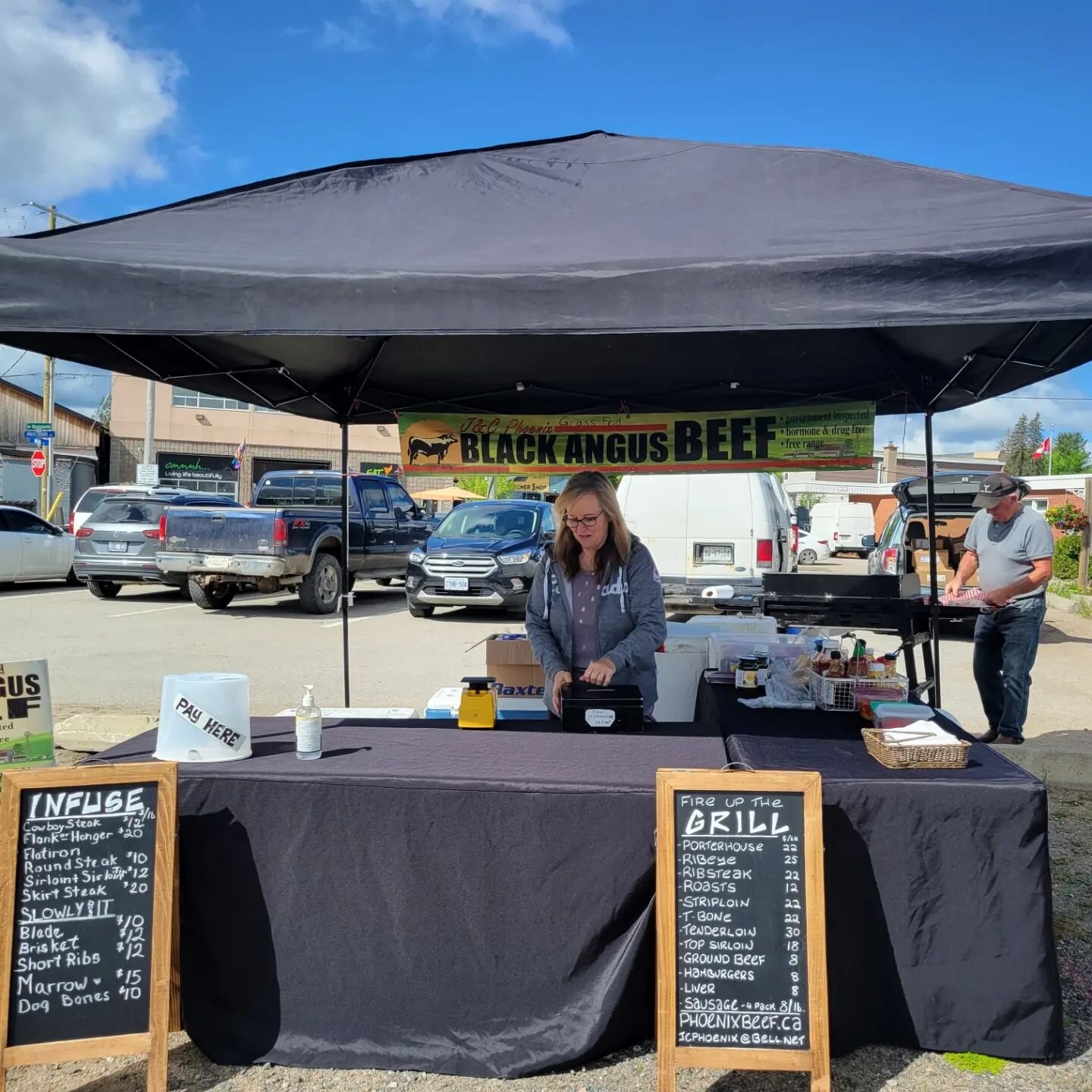 Humanely raised, grass fed beef is back at the Minden Farmers' Market today from 10-2 in downtown Minden!! Come say hi and get a fresh and hot bbq'd burger while you're at it!
.
.
.
#grassfedbeef #blackangusbeef #bbq #burgers #hormoneandantibioticfre