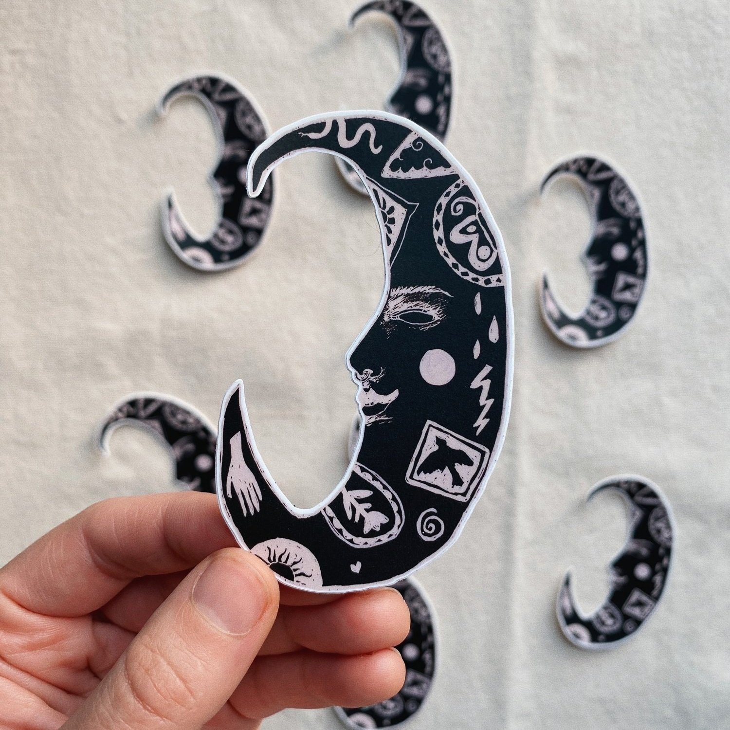 Symbol-Moon-Sticker-Held.jpg