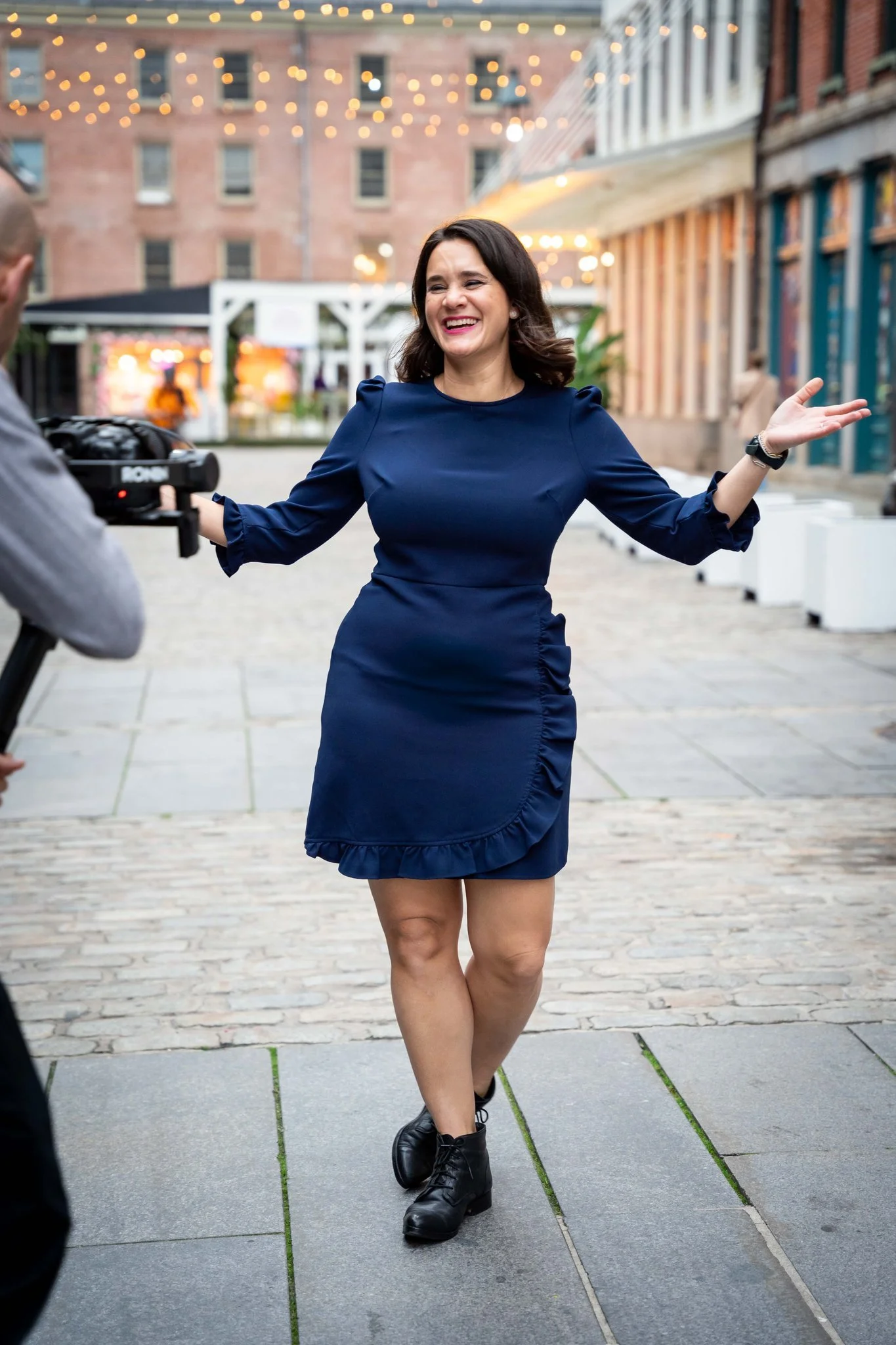 How to Follow Kim’s 2C Rule to Grow Your Business Through Video &amp; Social Media It’s all about: Connection &amp; Credibility