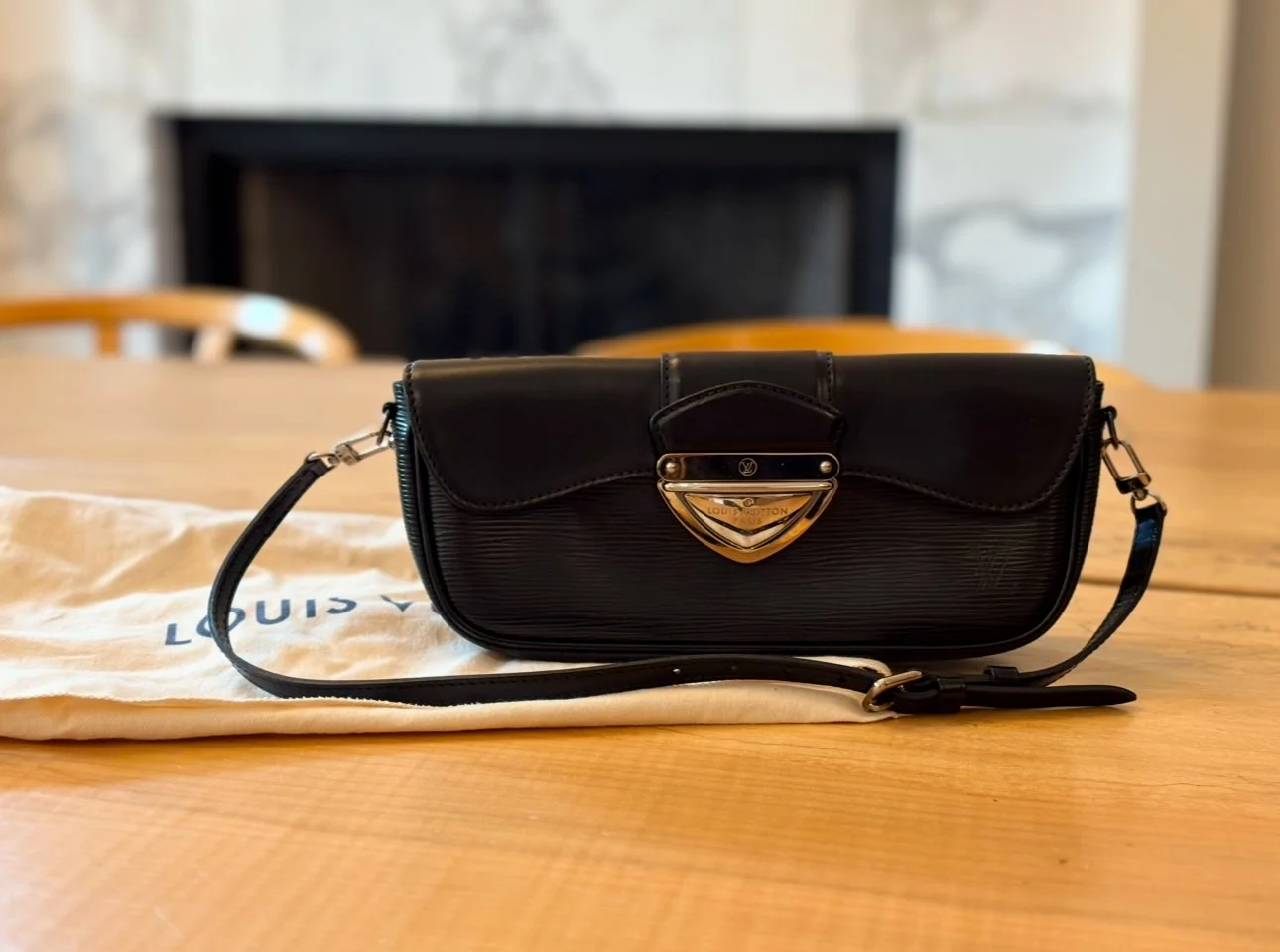 【VALENTINO】Medium Shoulder Bag Qui Valentino Garavani | Medium Vain Shoulder Bag | Shoulder