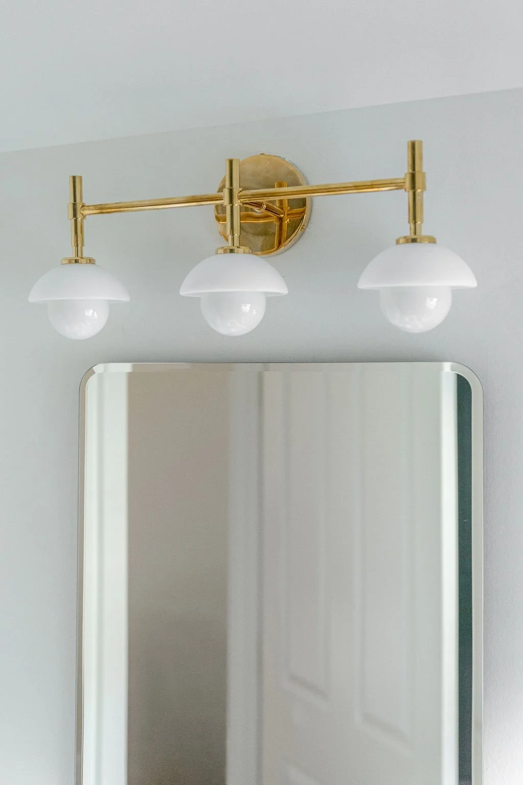 bathroom-details-lighting-peterM-midcoast-maine.jpg